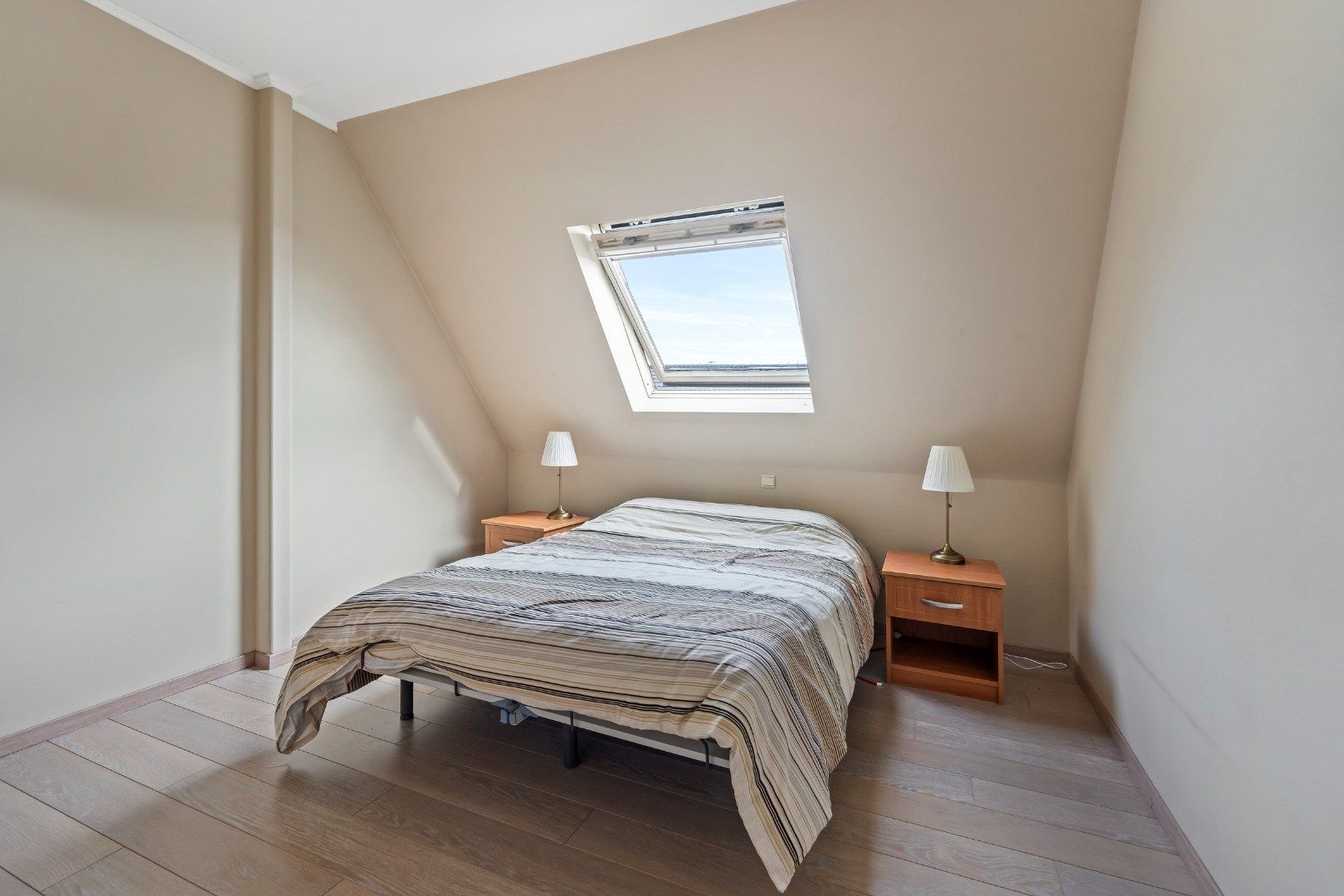 Dakappartement met 2 slaapkamers, 2 terrassen en lift in het centrum van Ieper foto 9
