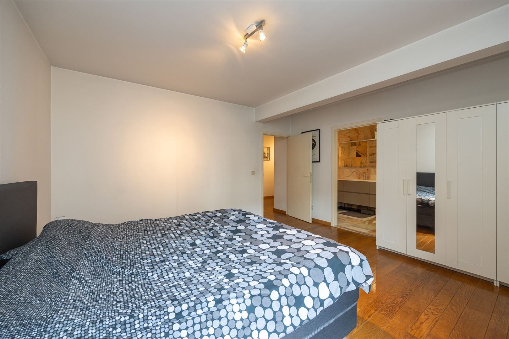 Licht en ruim wonen in hartje stad foto 12