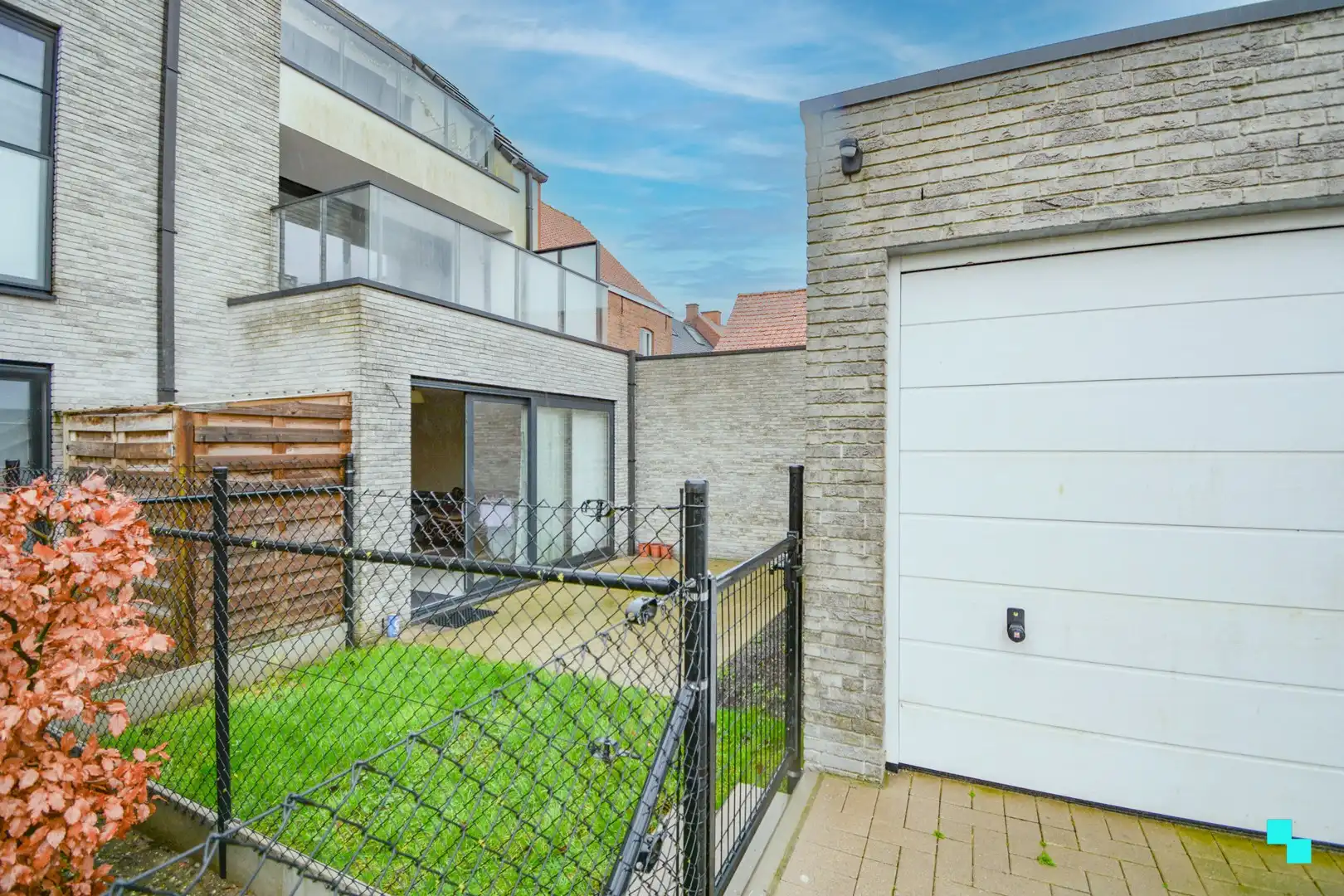 Recent, gelijkvloers appartement met garage te Westrozebeke foto {{pictureIndex}}