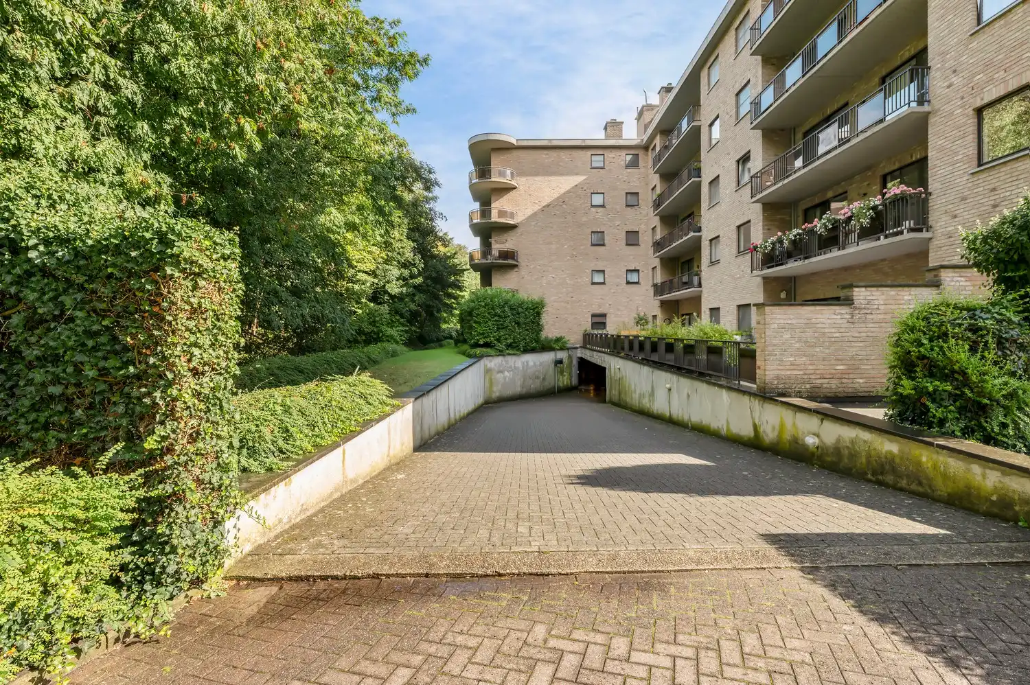 Ruim en lichtrijk appartement (ca. 145 m²) met uitzicht op de stadsvesten van Lier. foto 5