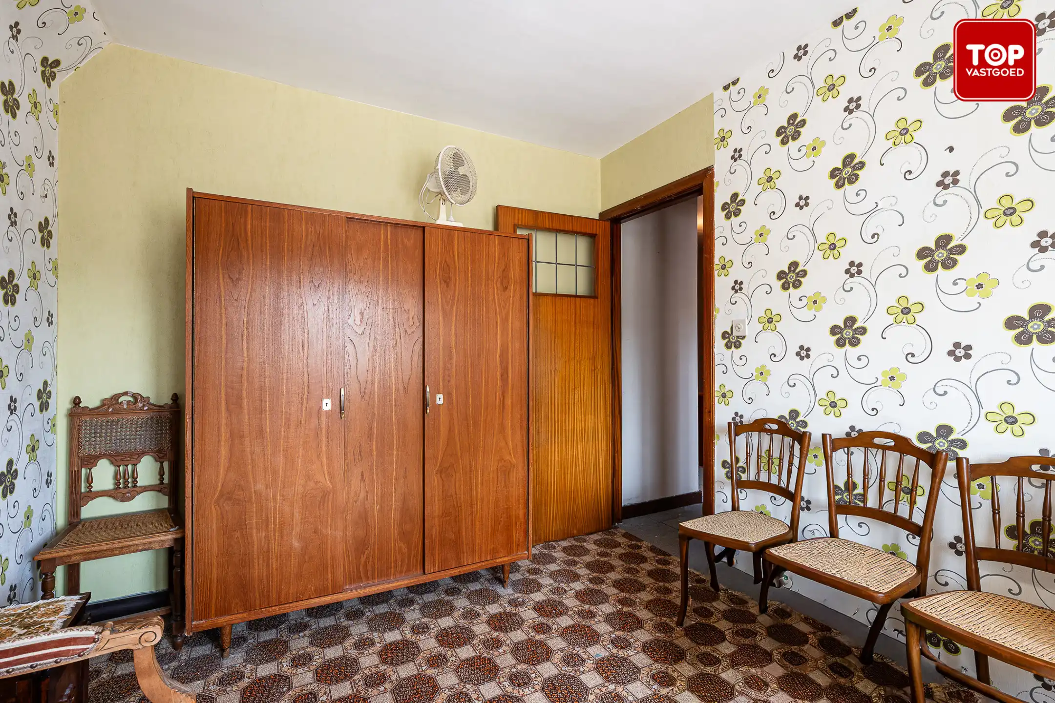 Te renoveren woning met prachtige, zonnige tuin foto 13