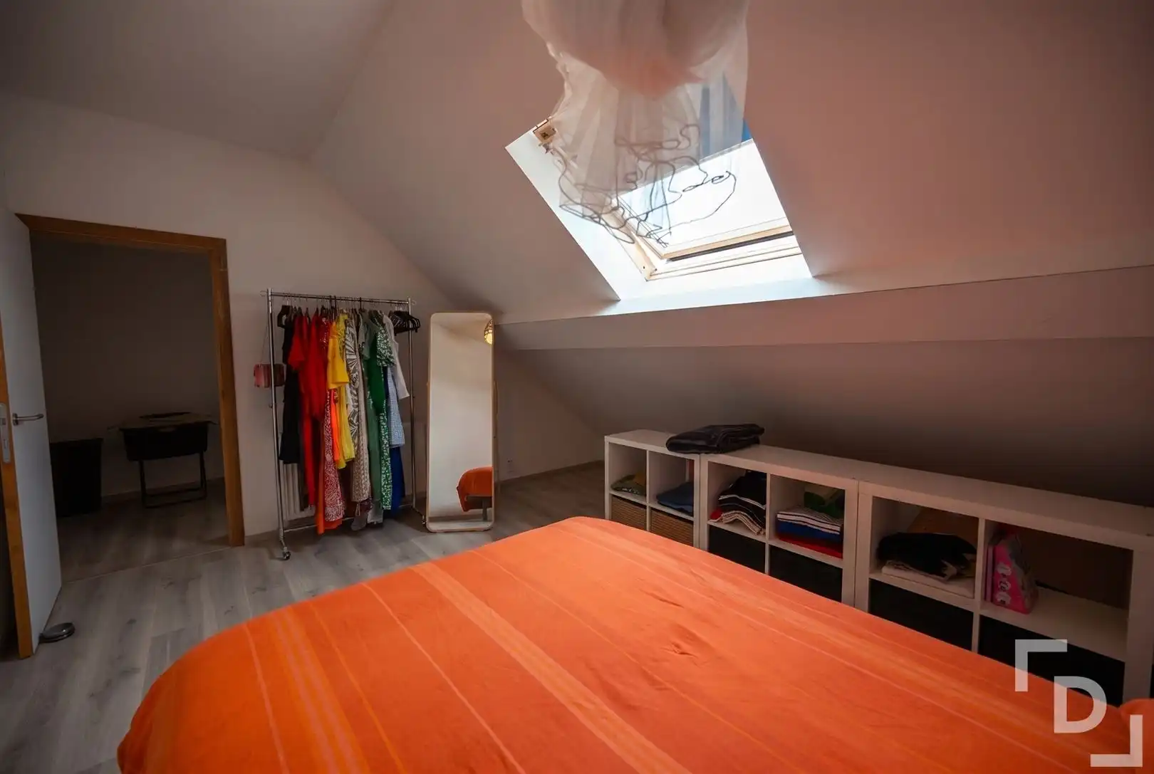 Lichtrijke duplex op een boogscheut van de Menenpoort foto 13