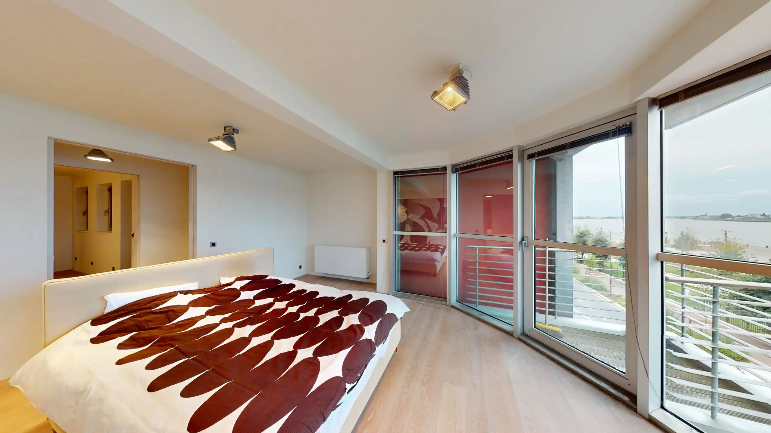 ANTWERPEN ZUID: Gerenoveerde duplex met frontaal Schelde zicht foto 7