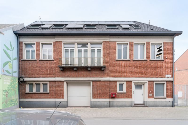 Grote woning (5 slpkmrs) met garage en werkplaats/magazijn !!! foto 2