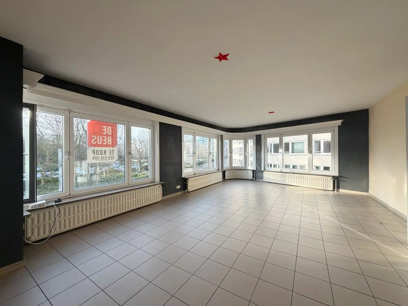 Lichtrijk appartement met 2 ruime slaapkamers EN GARAGEBOX en zicht op het park foto 2