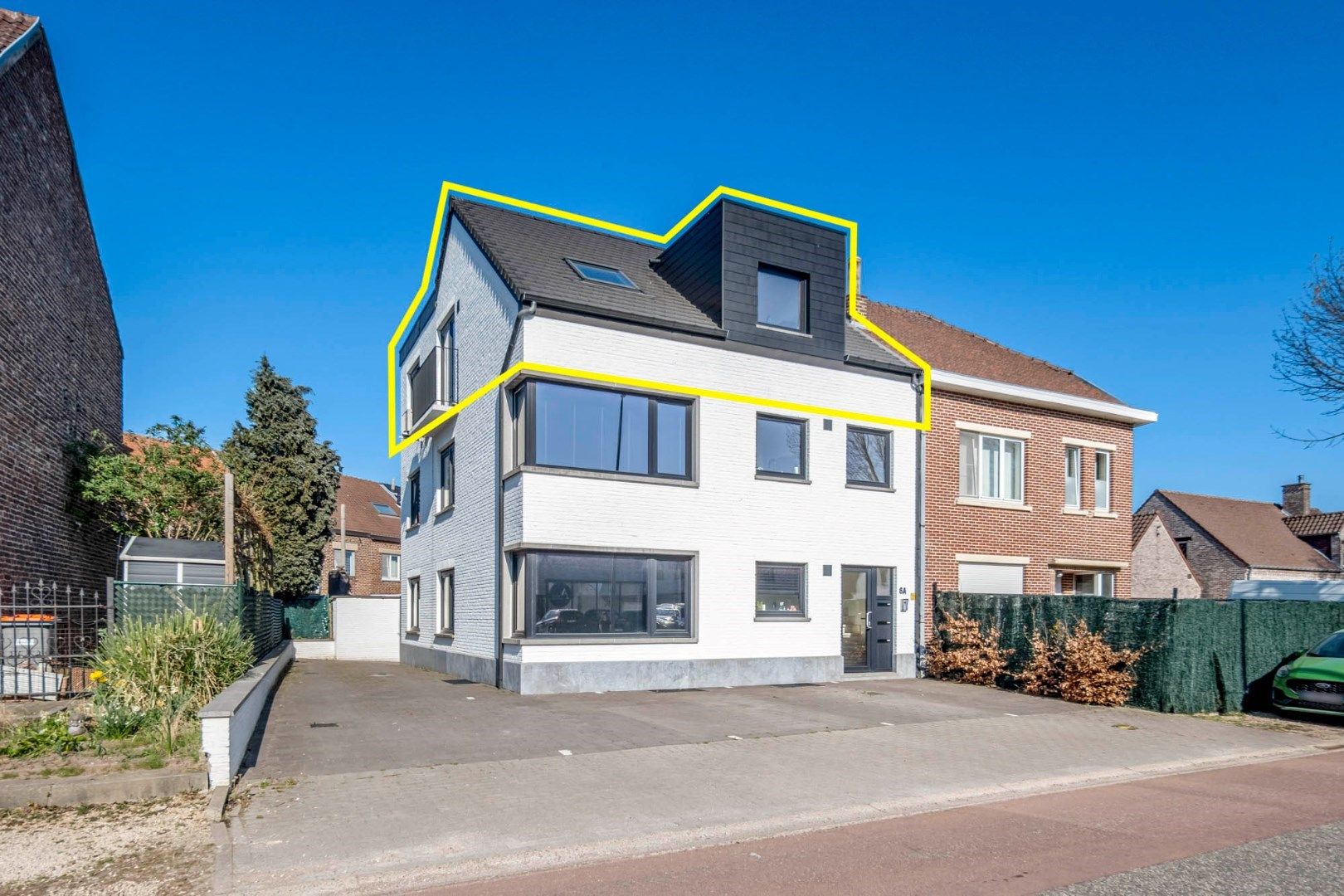 Knap afgewerkt 2-slaapkamer appartement met standplaats vlakbij het centrum foto 3