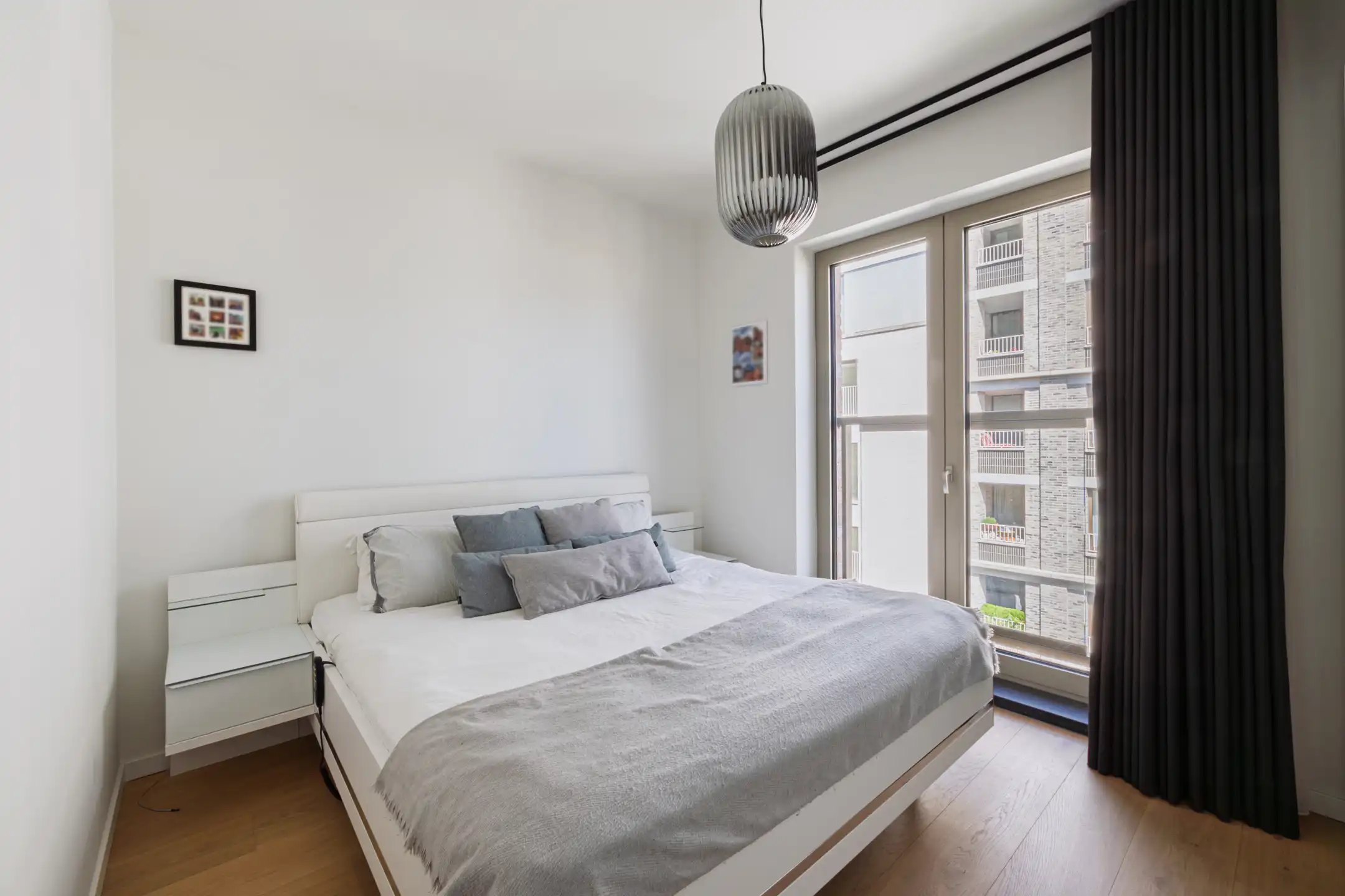 ANTWERPEN -Twee slaapkamer appartement met zicht op water foto 7