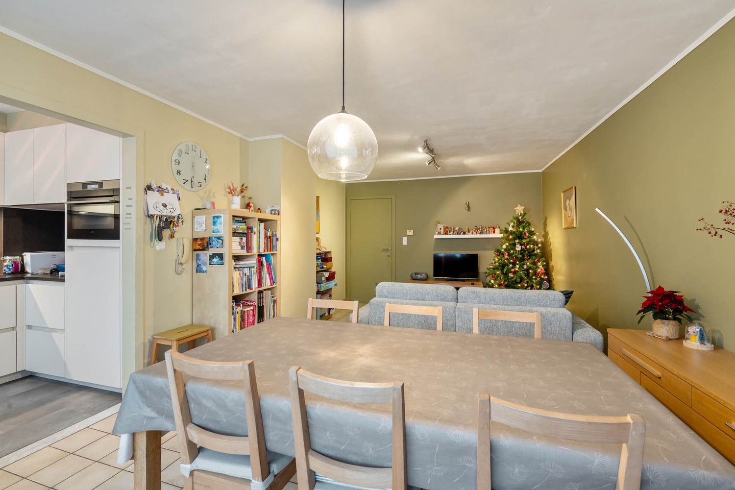 Licht en modern appartement met 2 slaapkamers op wandelafstand van het centrum van Bilzen! foto 3