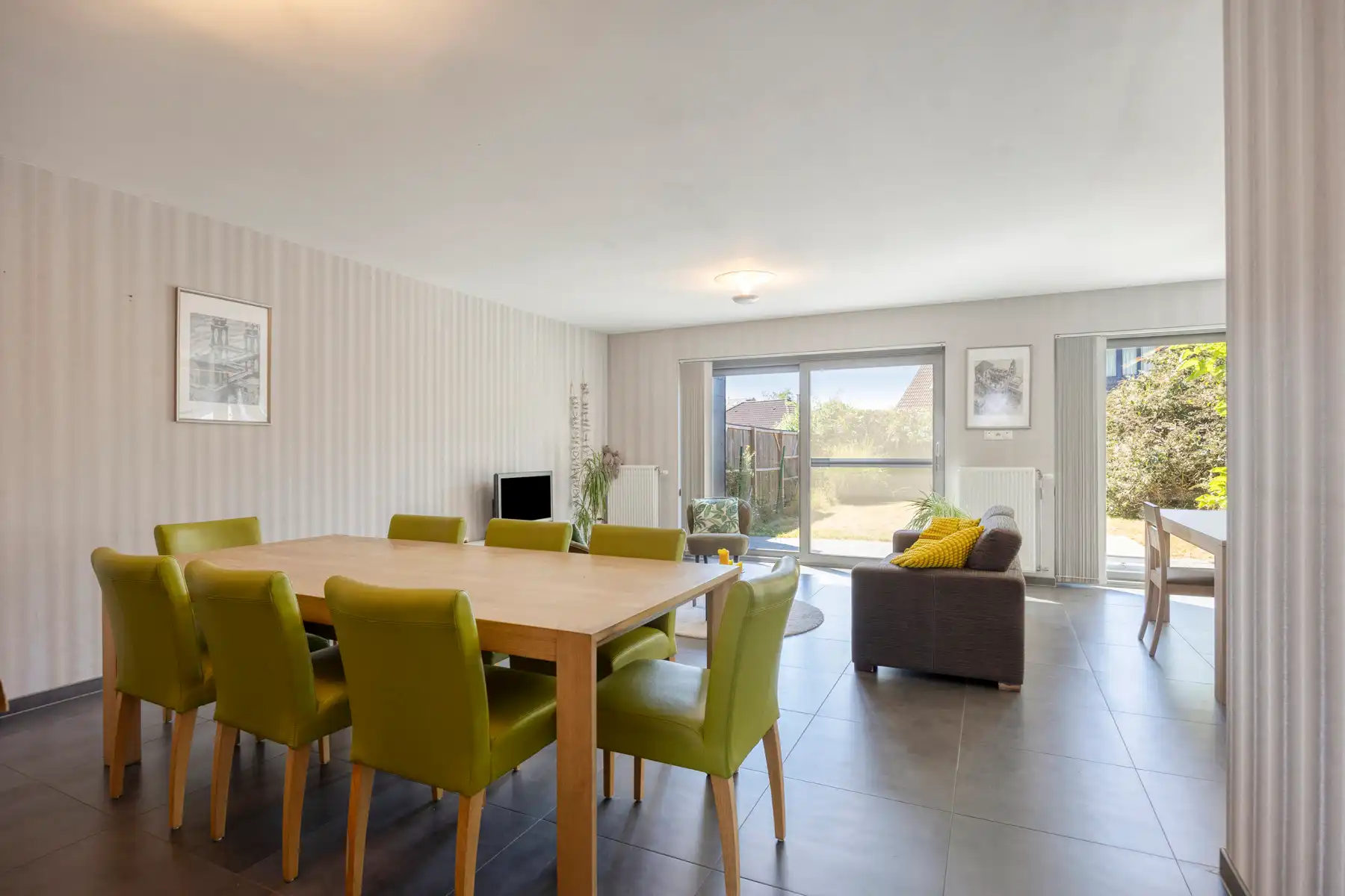 Instapklare HOB met 5 kamers + bureau, en aangename tuin! foto 3