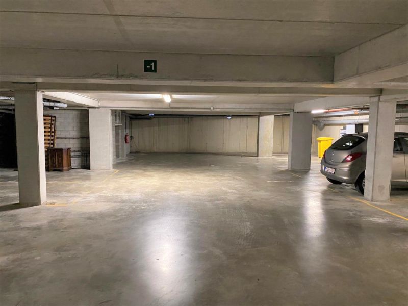 Ruim kantoor of handelsruimte (400m² kan nog opgesplitst worden) nabij centrum Geel. Extra parkeergelegenheid mogelijk. foto 34