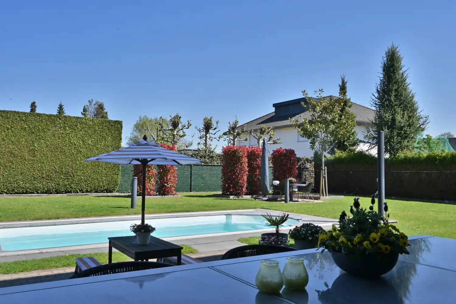 Exclusieve villa met zwembad op absolute toplocatie in het charmante Neerharen (Lanaken) foto 4