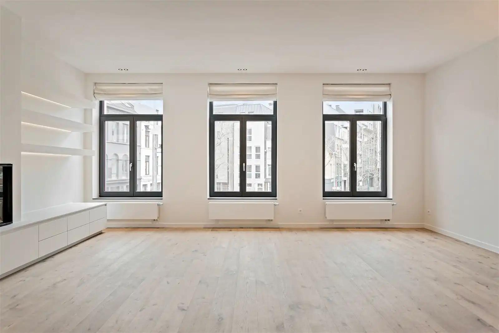 Ruimte, stijl en licht in dit stijlvol gerenoveerd 3 SLPK appartement.  foto 3