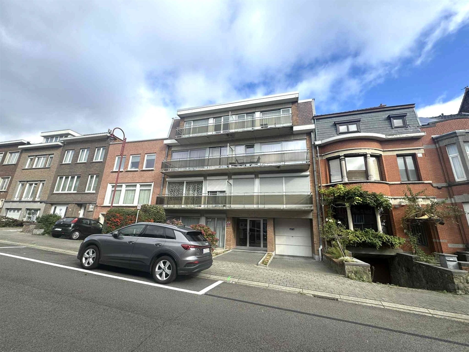 Prachtig appartement met 2 slaapkamers te huur te SINT-AGATHA-BERCHEM. foto {{pictureIndex}}