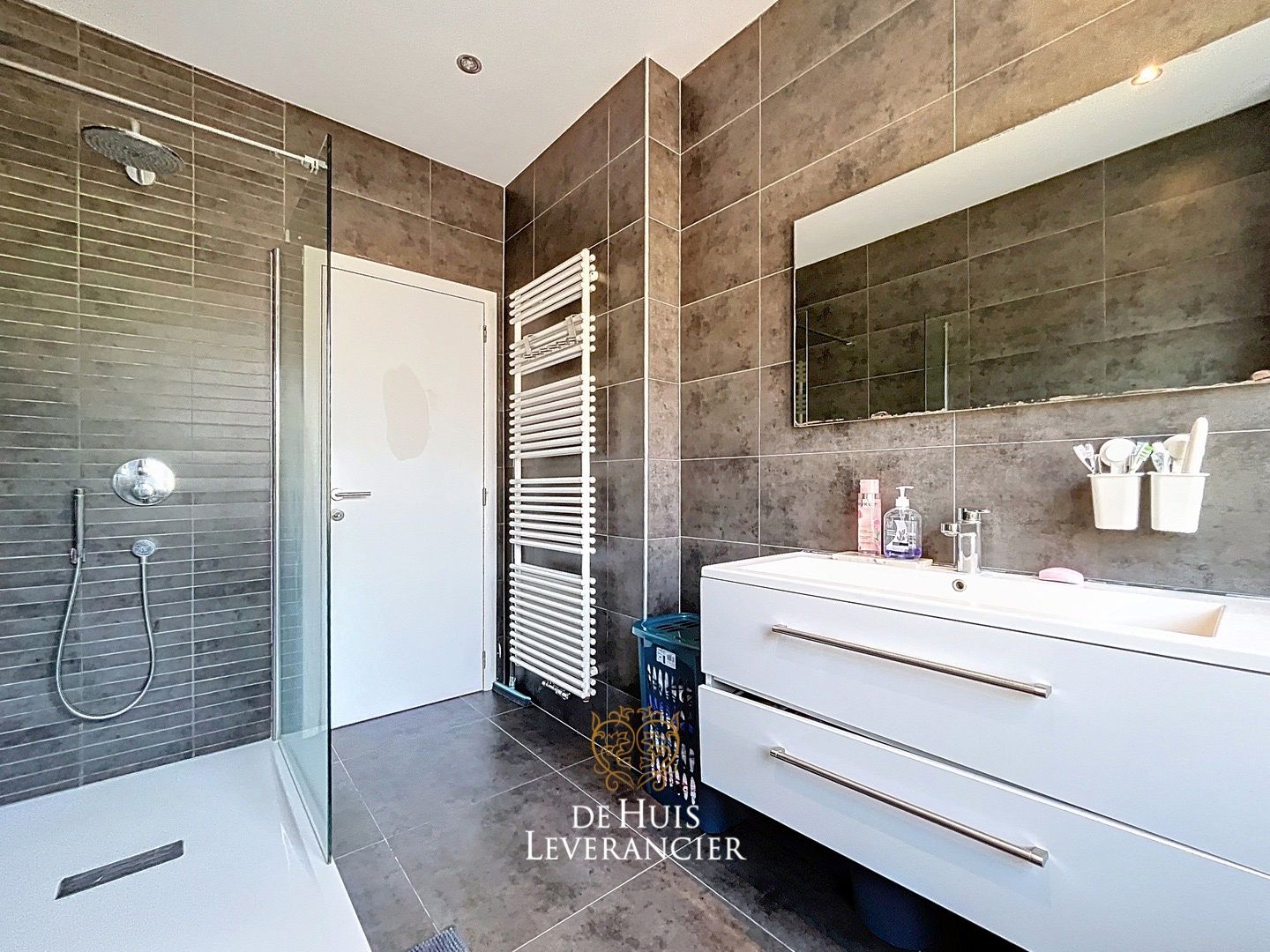 Prachtige, gerenoveerde woning met tuin en garage op toplocatie te koop in Mortsel! foto 20