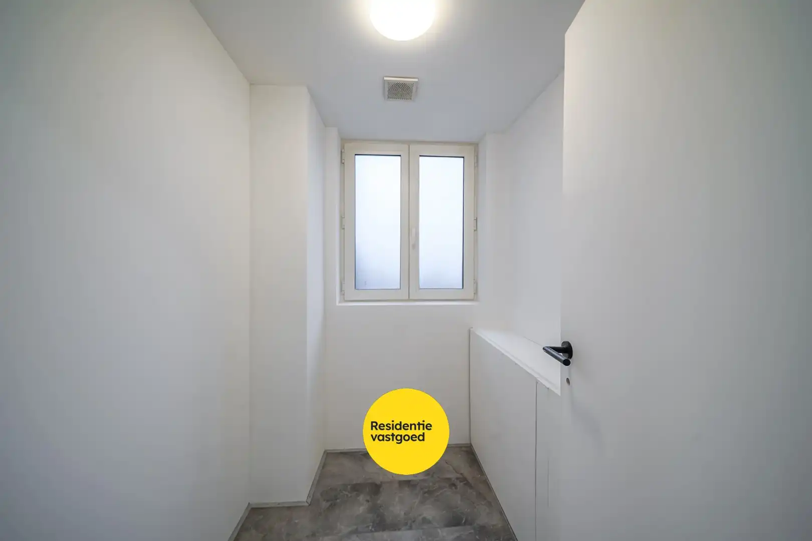 Recent gerenoveerde hoekwoning met garage, koer én dakterras in Stene foto 13