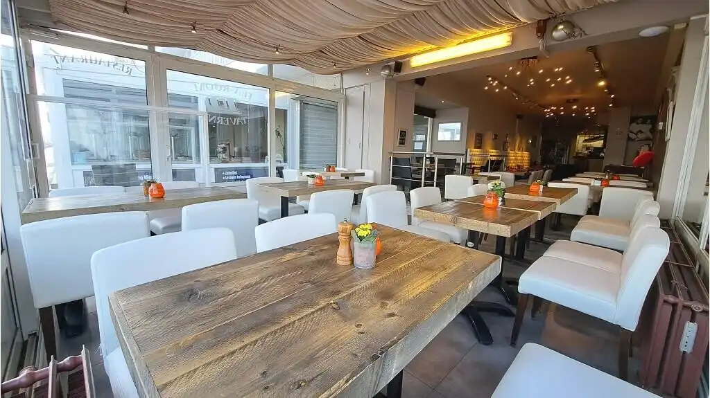 Horecapand met Terras op de Zeedijk te koop in Blankenberge foto 9