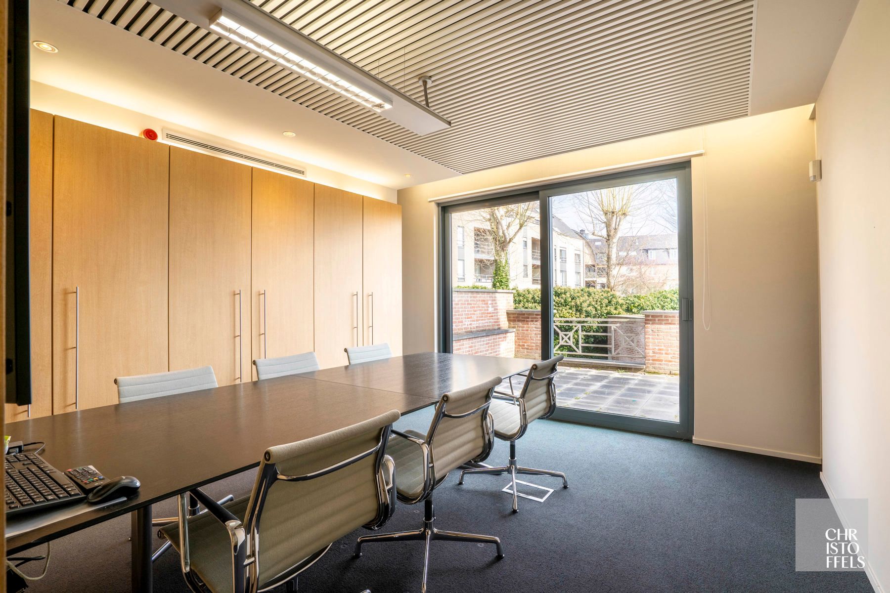 TE HUUR - Kantoorruimte (209m²) op toplocatie in Lanaken!  foto 6