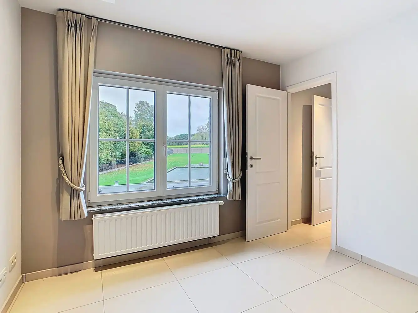 KLASSE  villa met bijzondere UITSTRALING       (momenteel privé + kantoren + kangoeroewoning) foto 19