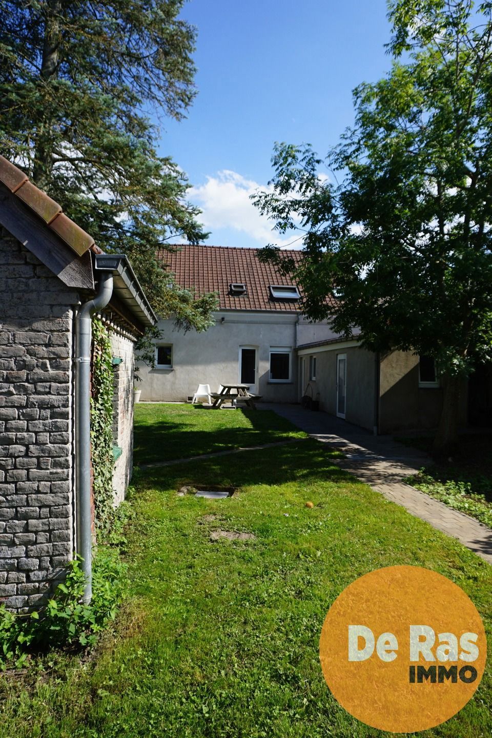 BURST - Instapklare woning met bijgebouw en ruime tuin foto 25