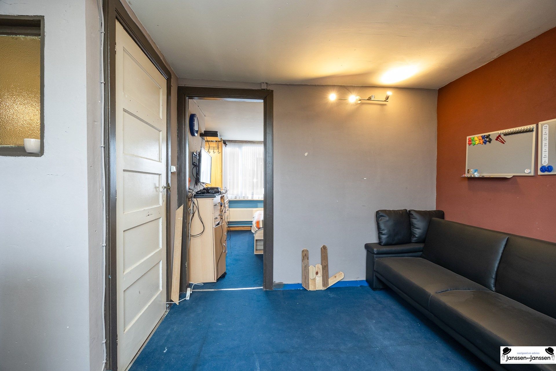 Te renoveren charmante woning met grote tuin foto 8