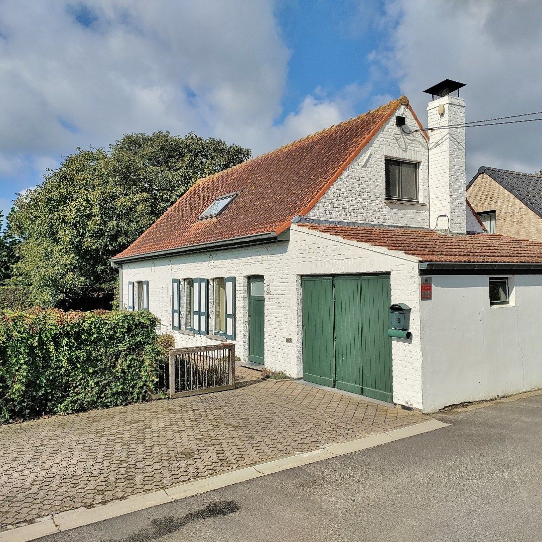 Charmante woning met zonnige tuin, prachtig zicht over de velden en garage  foto {{pictureIndex}}