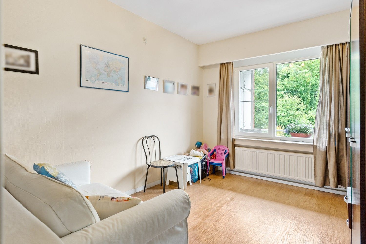 Groot 2 slaapkamer appartement met terras in een doodlopende straat in het centrum van Wijnegem! foto 10