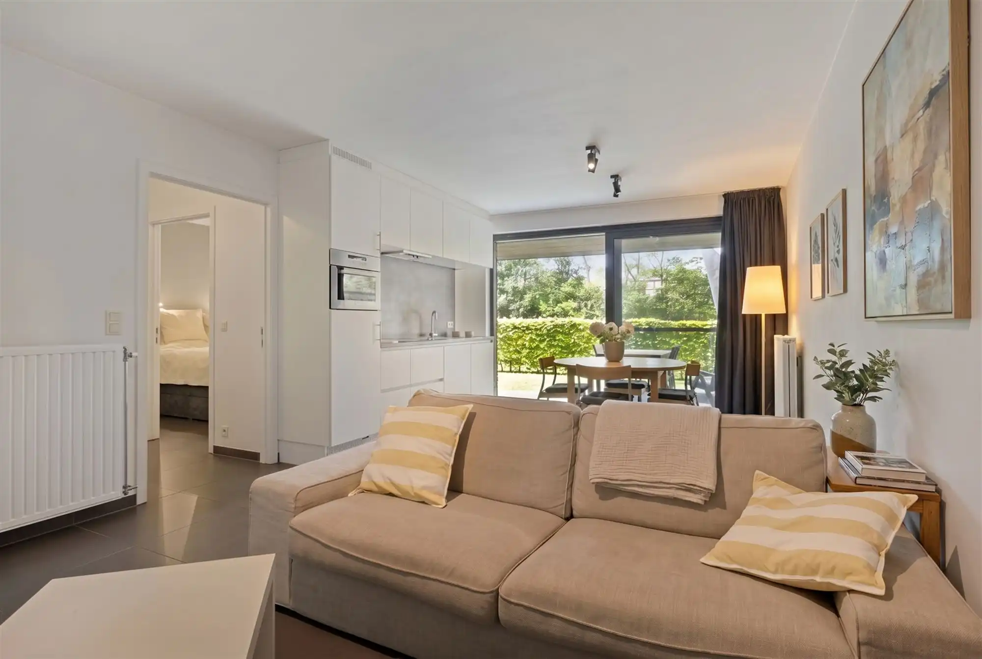 Instapklaar gelijkvloers appartement met tuin en parking foto 5