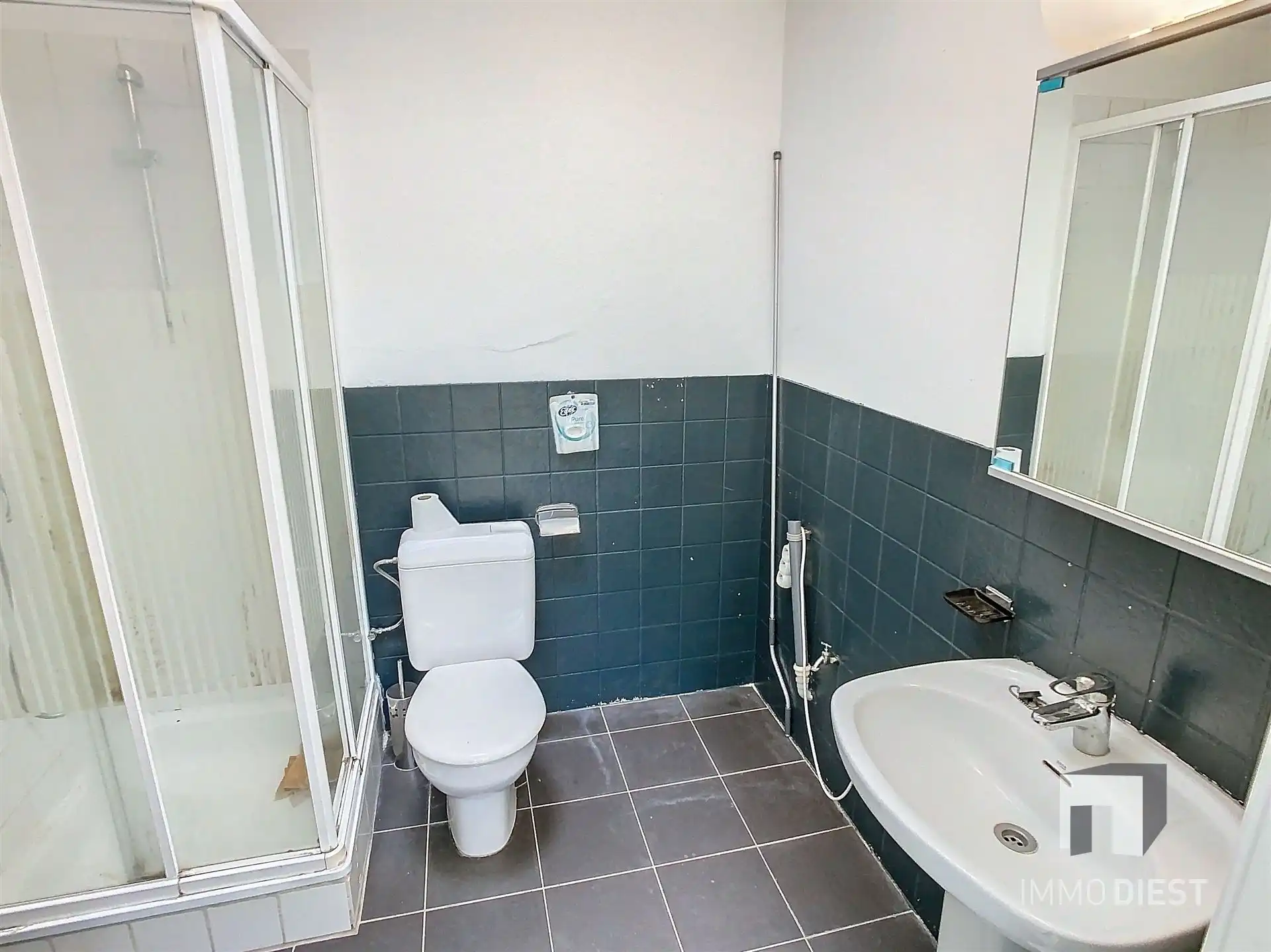 Handelsgelijkvloers met achterliggend appartement foto 15