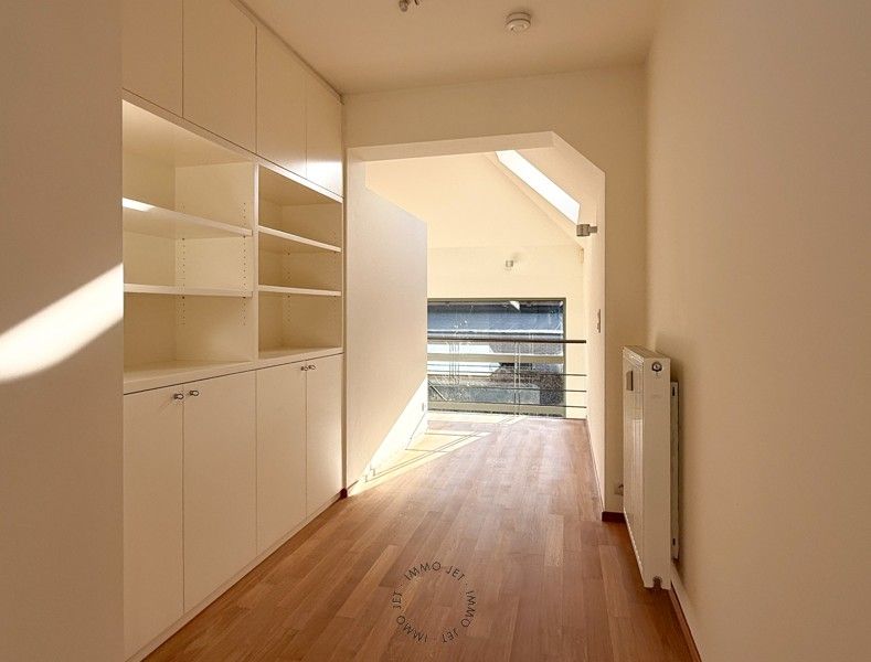 Ruime bel-etagewoning met 3 slaapkamers, tuin en garage foto 16