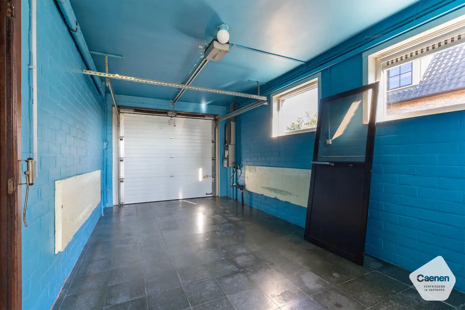 Vrijstaande stevige woning met 3 slaapkamers, inpandige garage en een tuin met prachtige uitzichten. foto 6