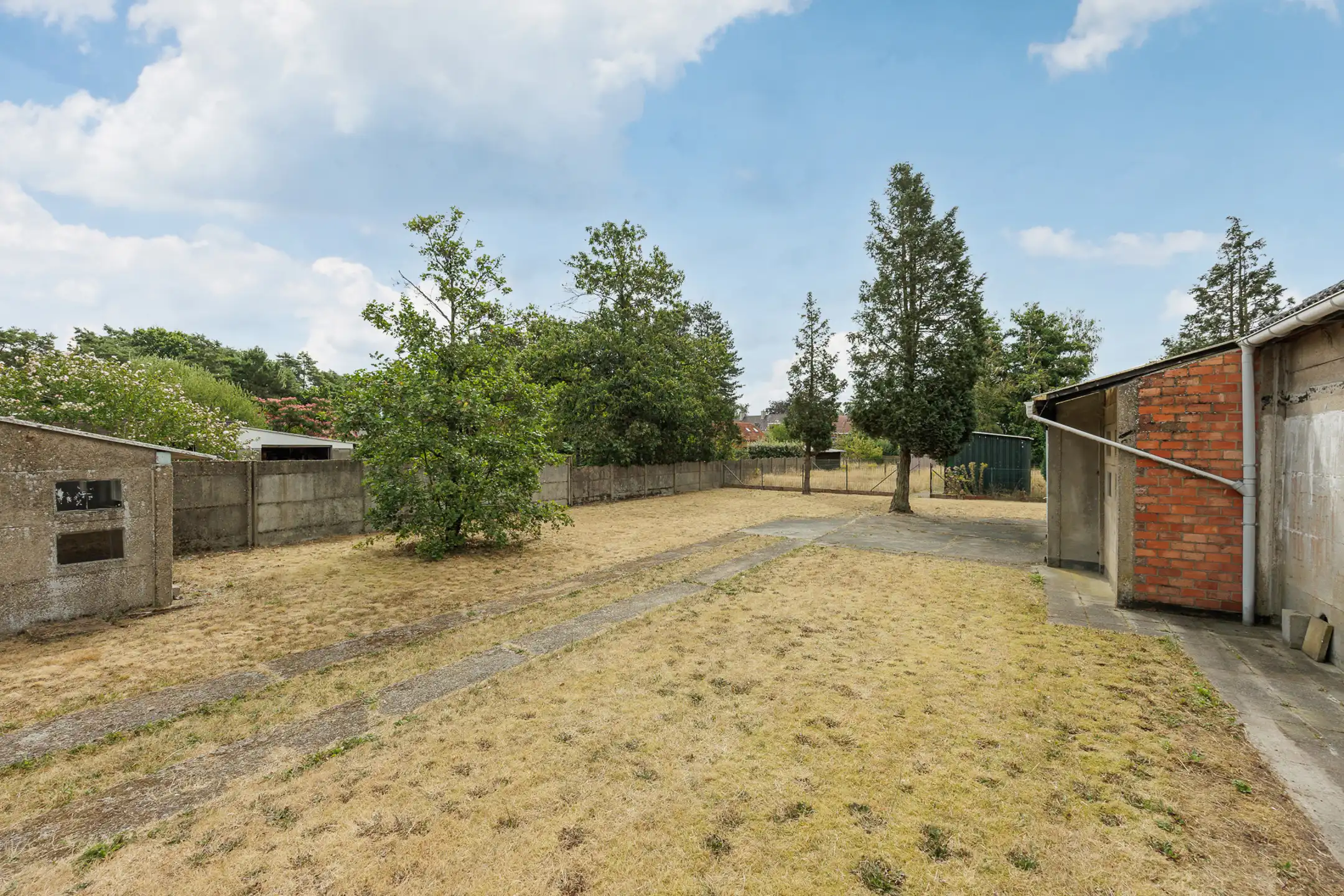 Te renoveren woning op mooi perceel van 1.519 m² (Zuid) foto 2
