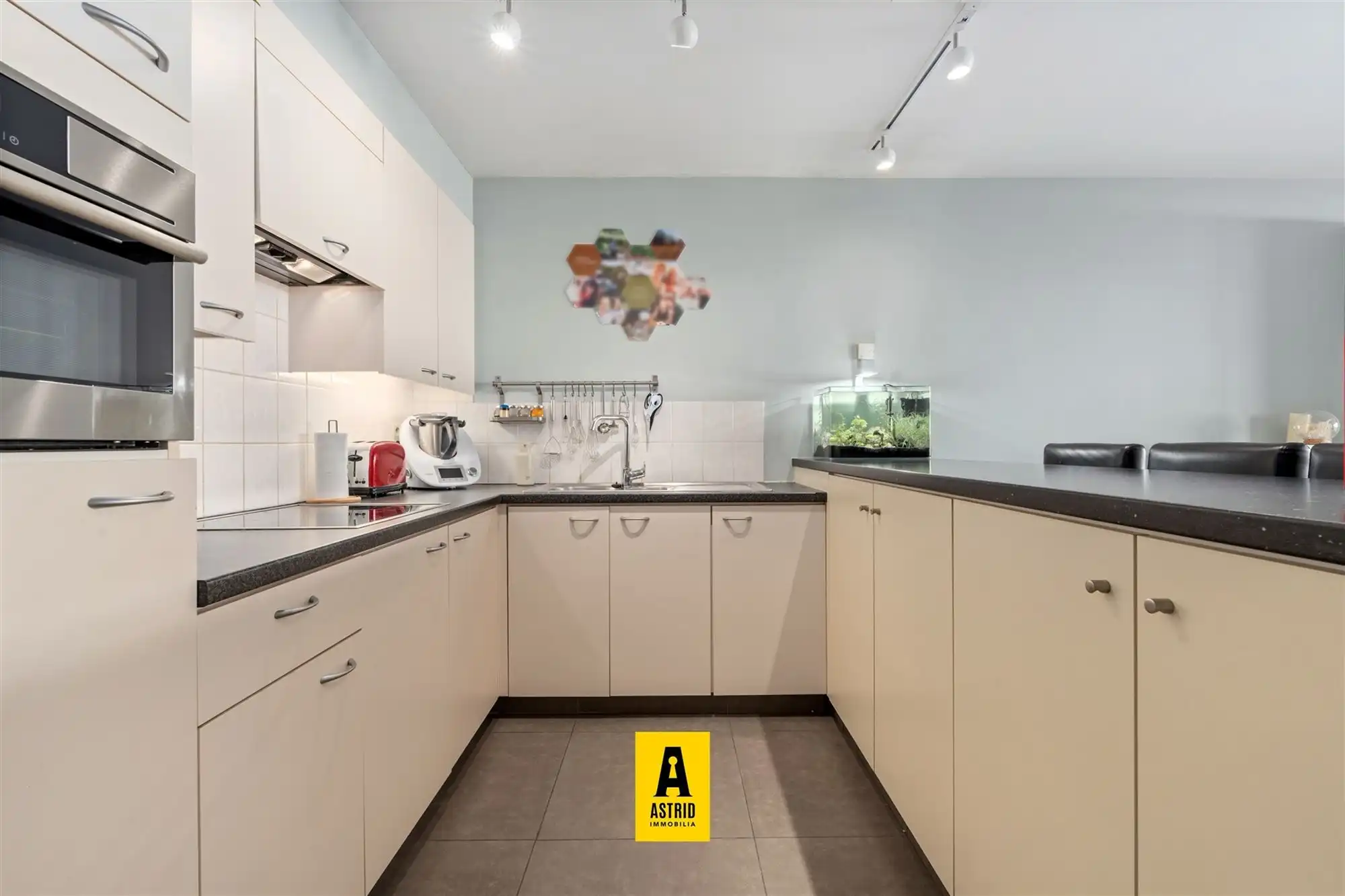 Leuk appartement met ruim terras! foto 8