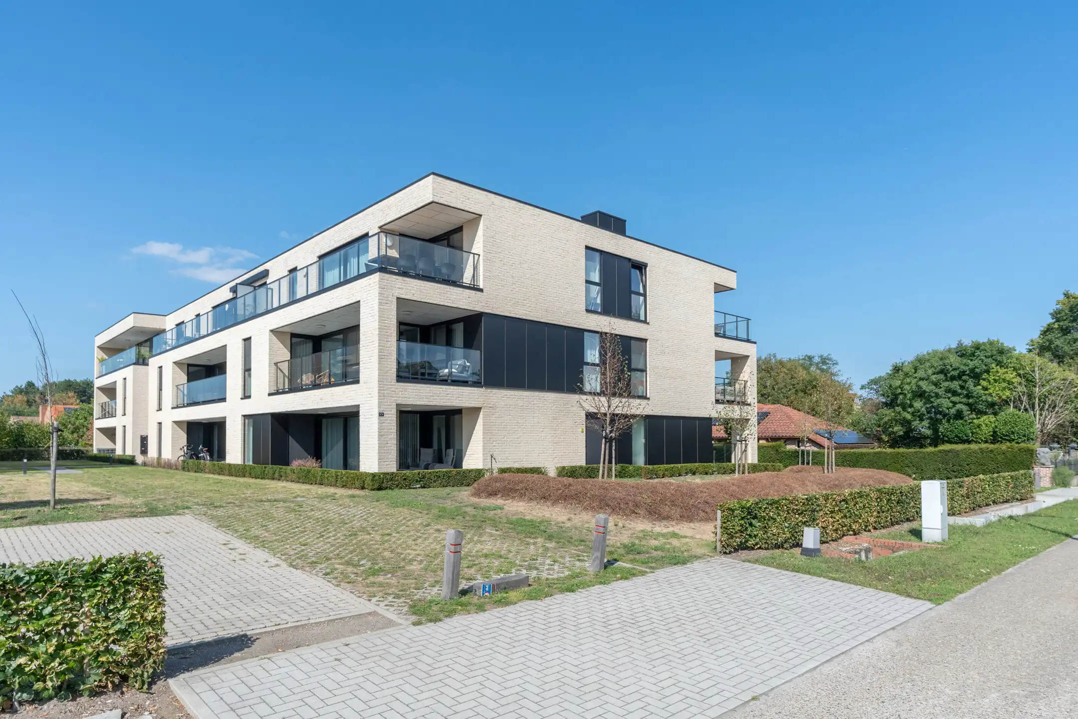 Recent 1-slpk app met terras en autostaanplaats te Beerse foto {{pictureIndex}}