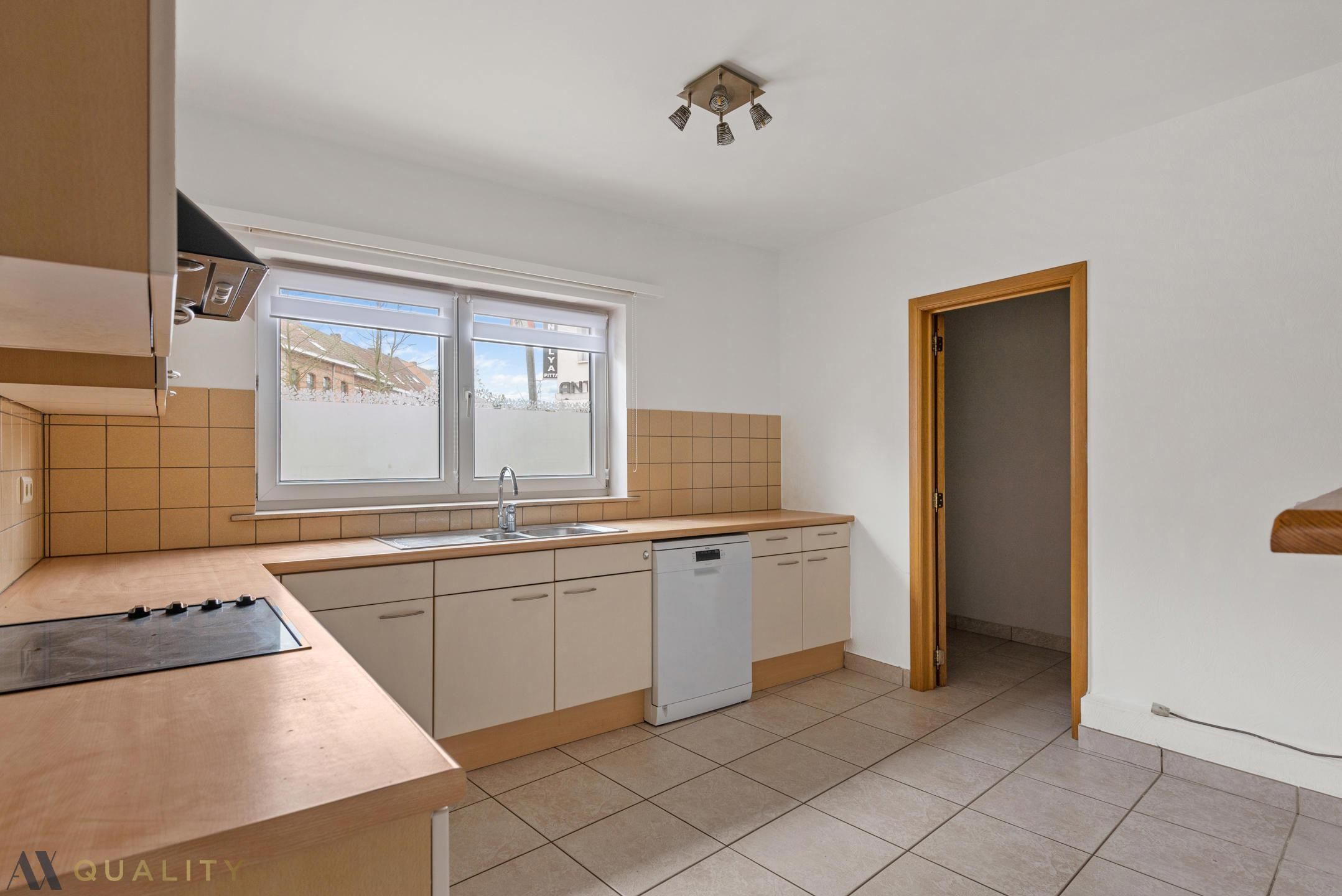 Nabij het station van D'monde gel., gelijkvl. 3 slpk-app. met 2 badk. en gar.  foto 13