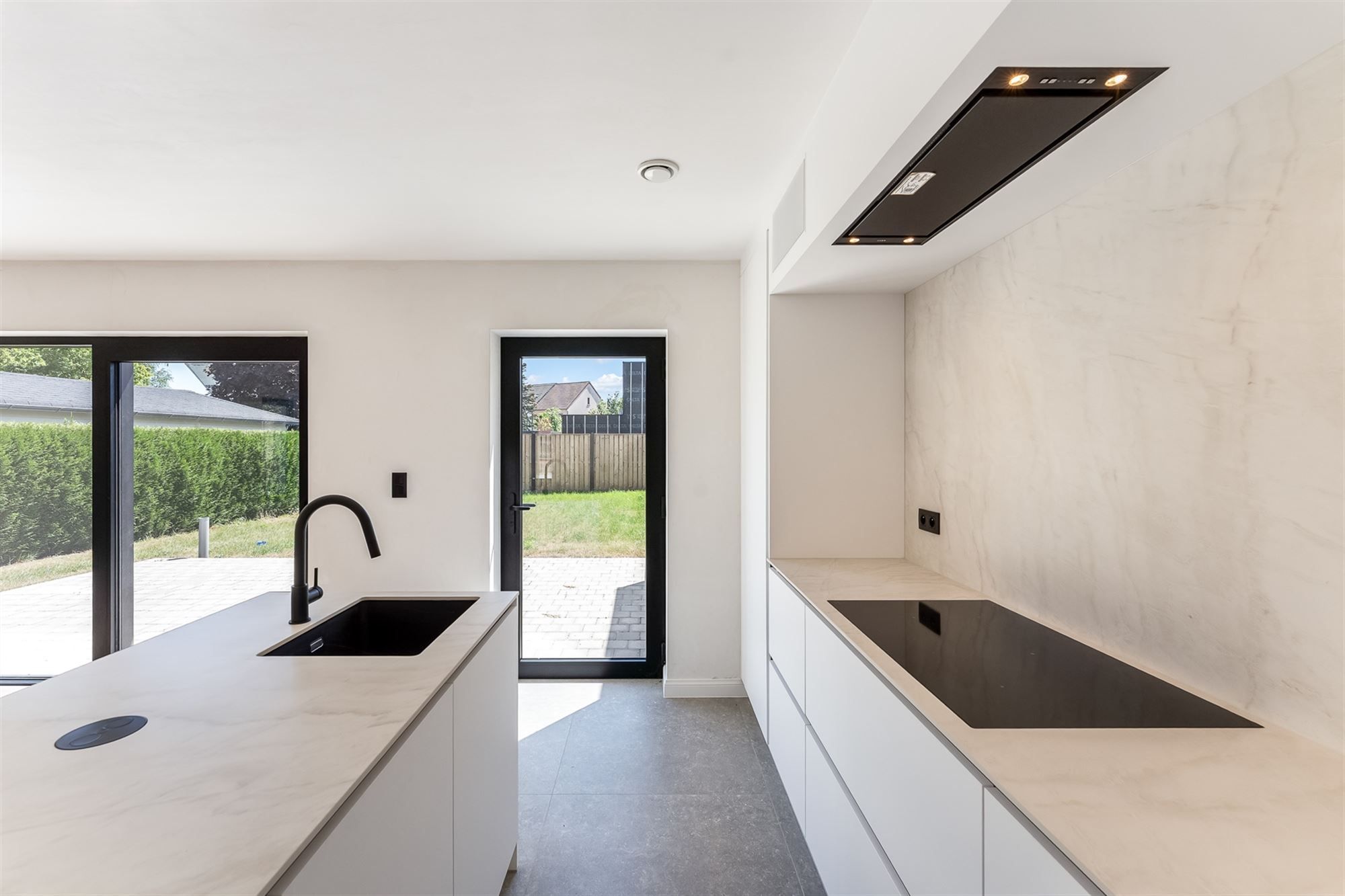 PRACHTIG AFGEWERKTE NIEUWBOUWWONING (195m²)  MET 3 SLAAPKAMERS + ZOLDER EN AFGEWERKTE TUIN TE BERINGEN foto 5