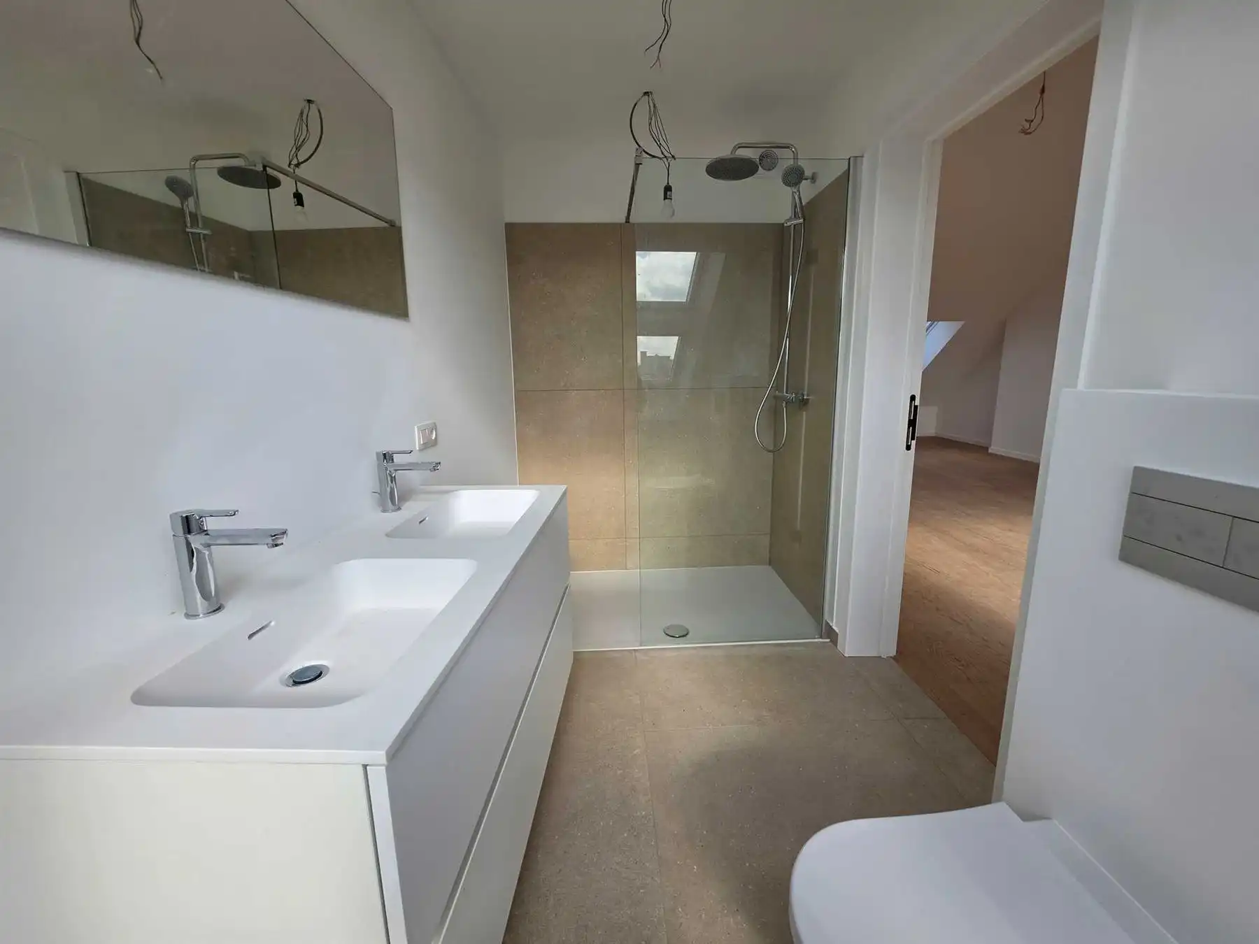 Prachtig gerenoveerd penthouse met 2 slaapkamers en terras nabij Zurenborg foto 7