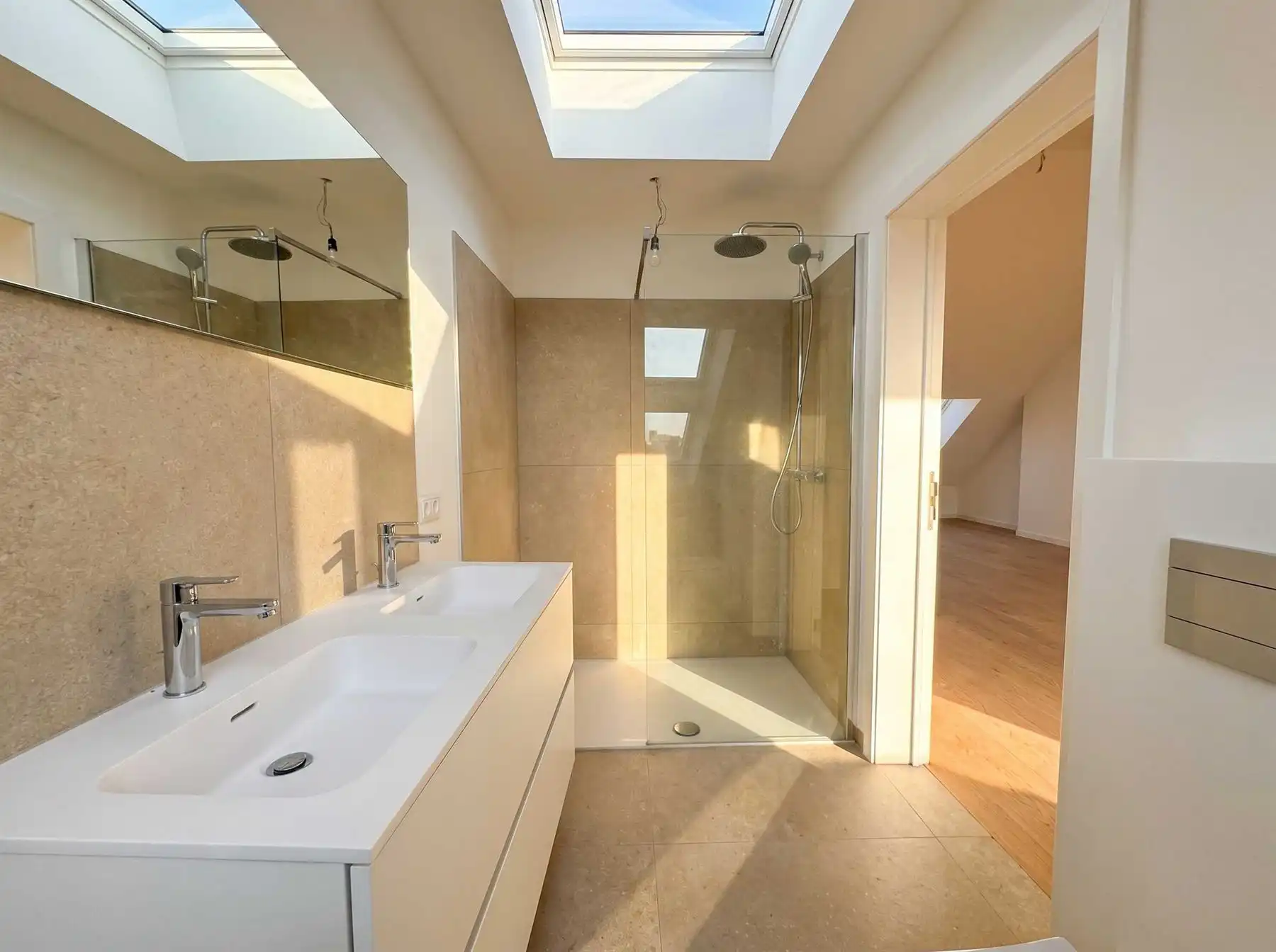 Prachtig gerenoveerd penthouse met 2 slaapkamers en terras nabij Zurenborg foto 7
