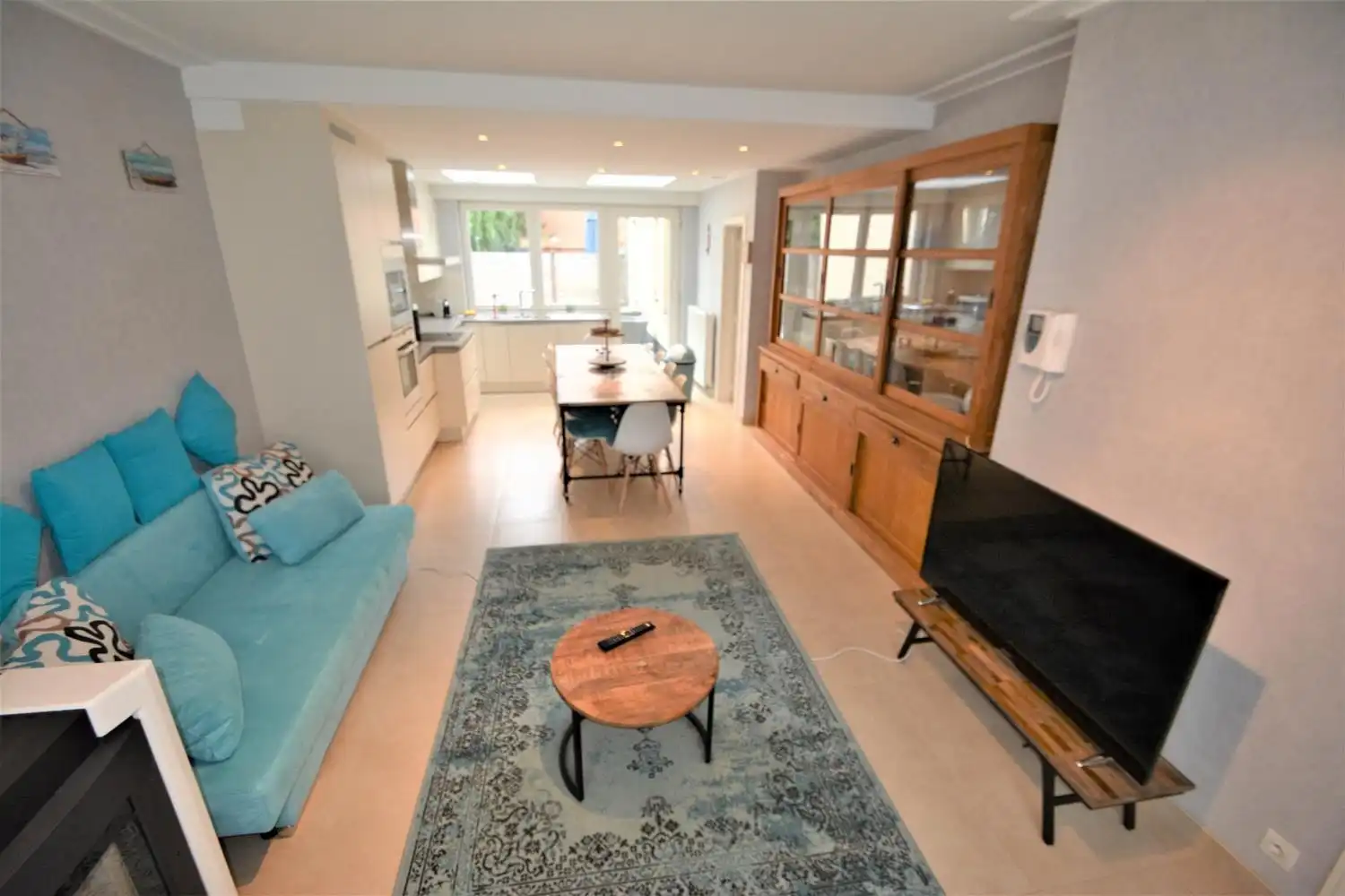 Ruime kangoeroewoning met tuin, terras en garage  foto {{pictureIndex}}