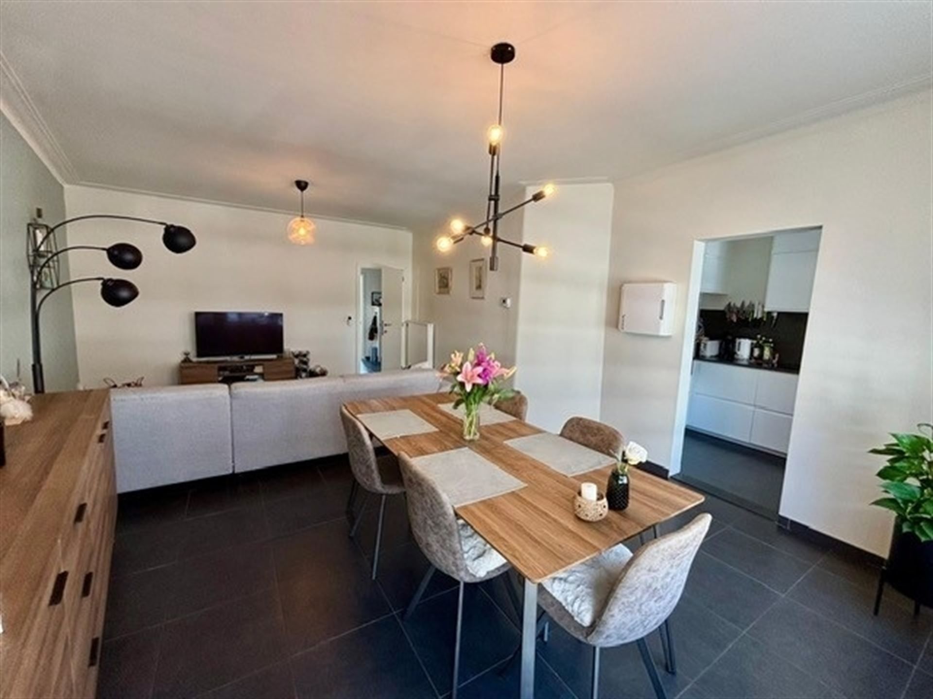 Gezellig 2-slaapkamer appartement in hartje Wilrijk foto 5