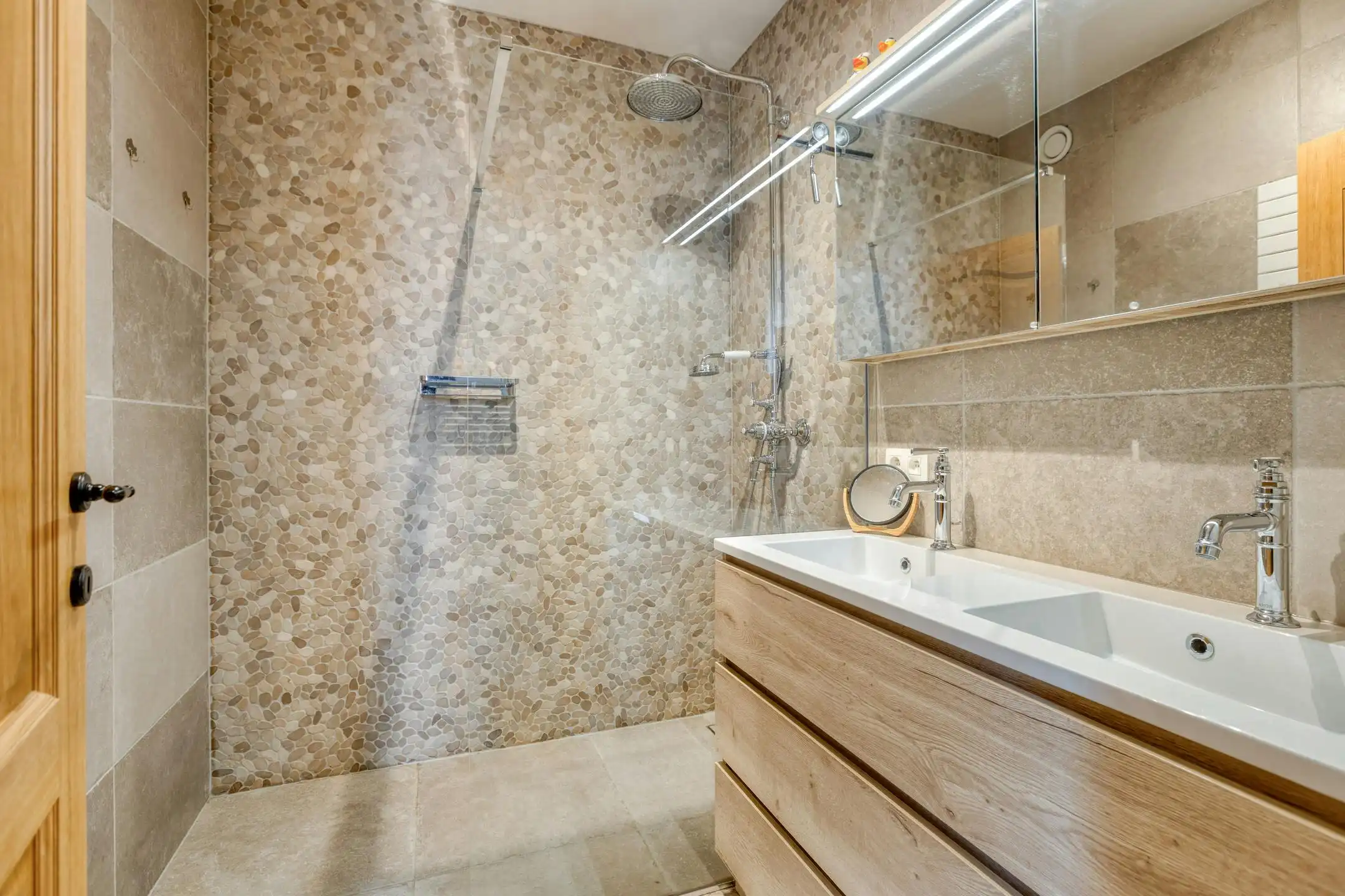 Gerenoveerde open woning met 4 slaapkamers in Kortemark! foto 9