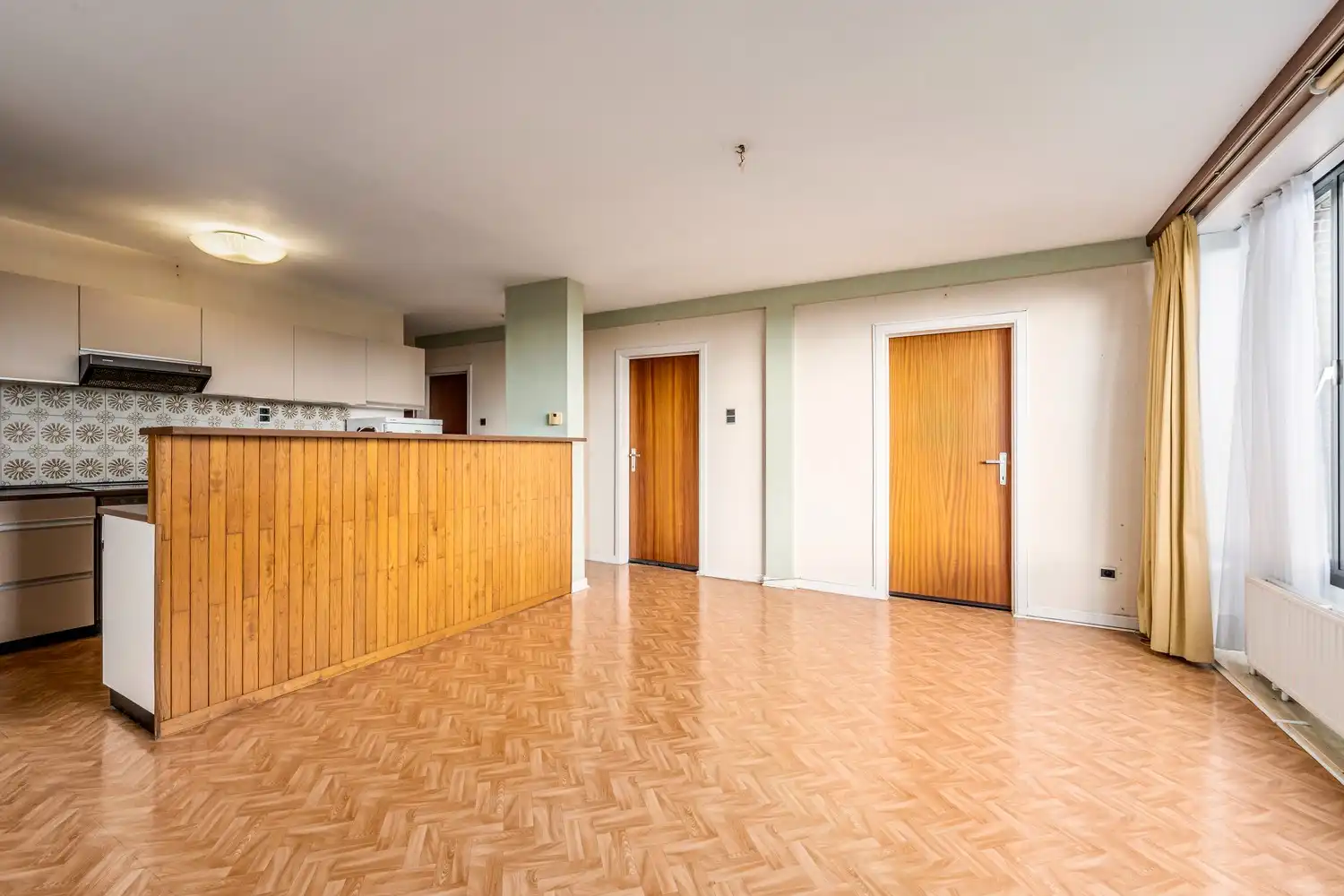 Appartement met 2 slaapkamers, garage, terras en kelder op centrale ligging foto 6