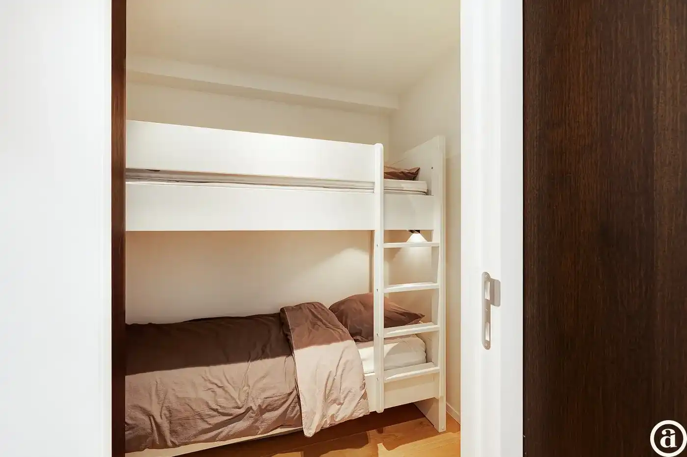 Luxueus gerenoveerd 3-slaapkamerappartement nabij de Zeedijk foto 24