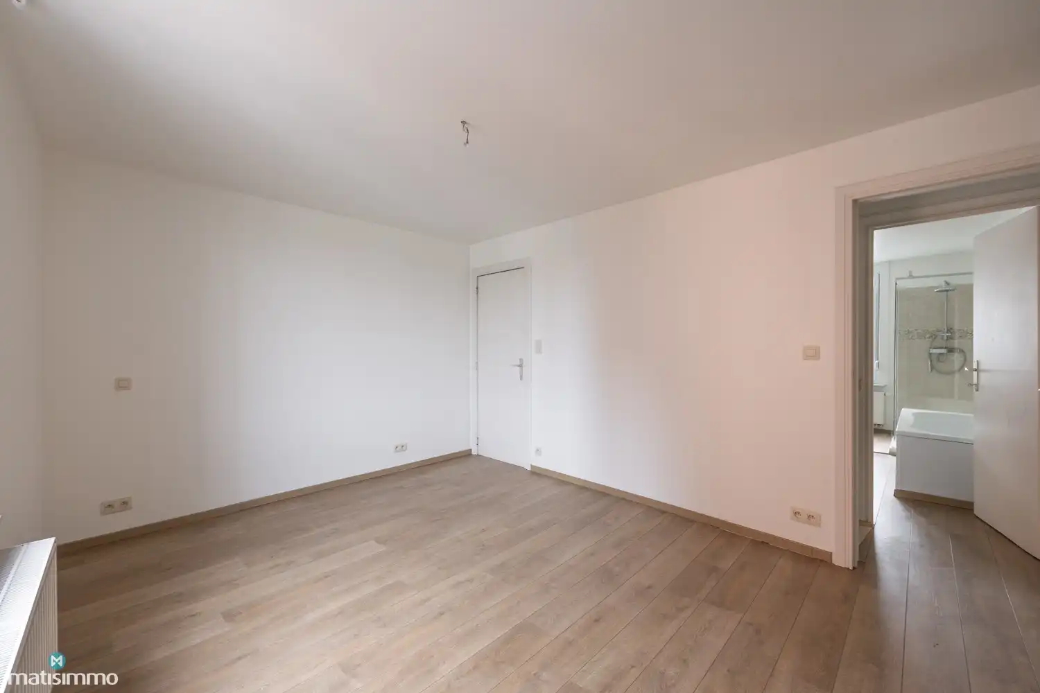 GERENOVEERDE HALFOPEN BEBOUWING MET 2 SLAAPKAMERS OP WANDELAFSTAND VAN HET CENTRUM VAN HASSELT foto 11