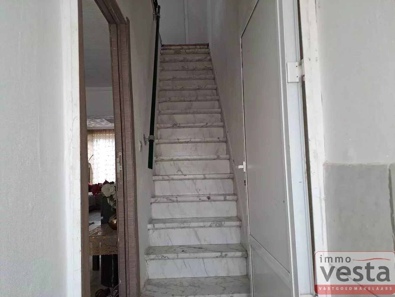 Rijwoning aan de stadsrand foto 7