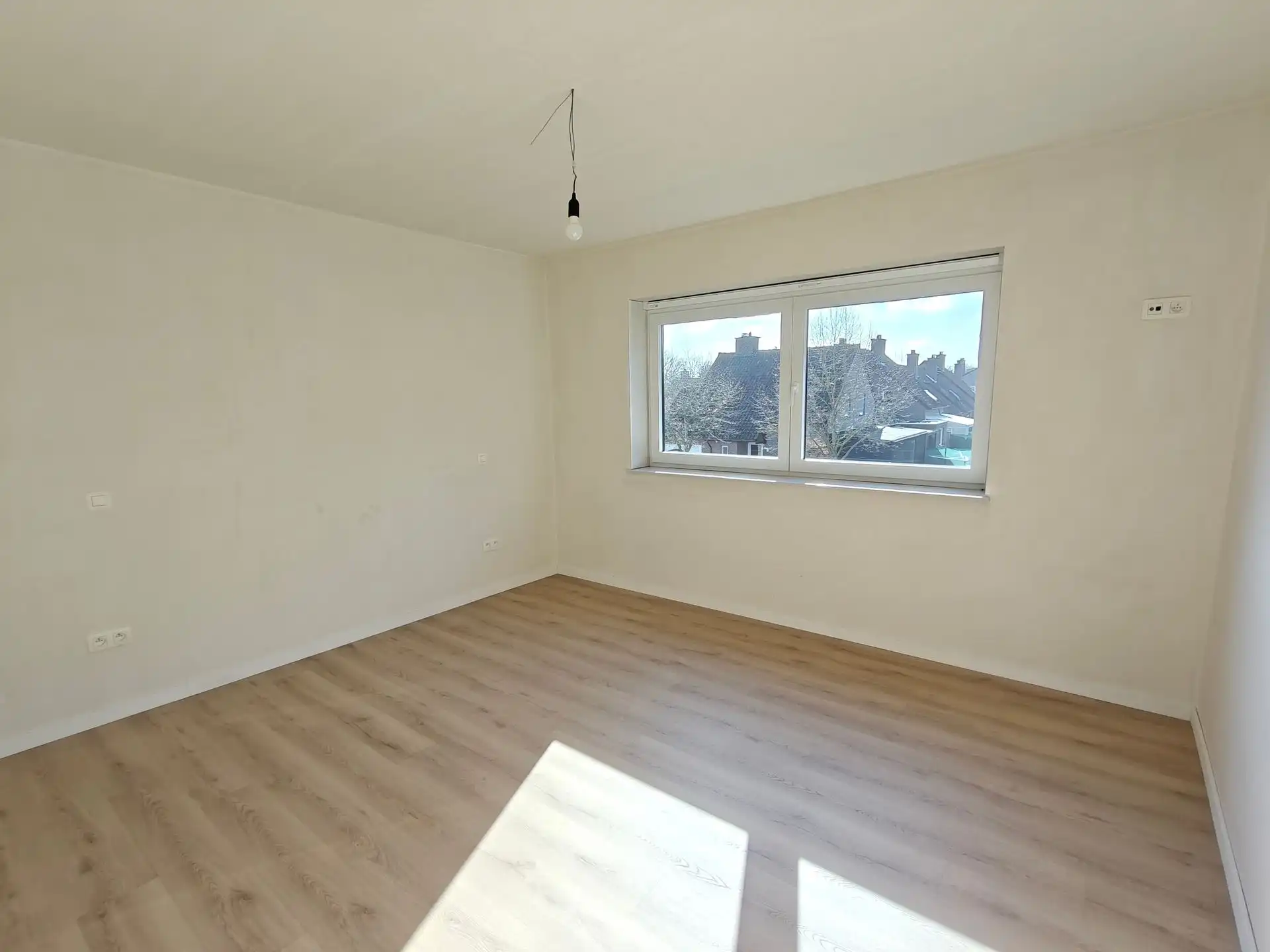 Nieuwbouwwoning met 3 slaapkamers en tuin foto 12