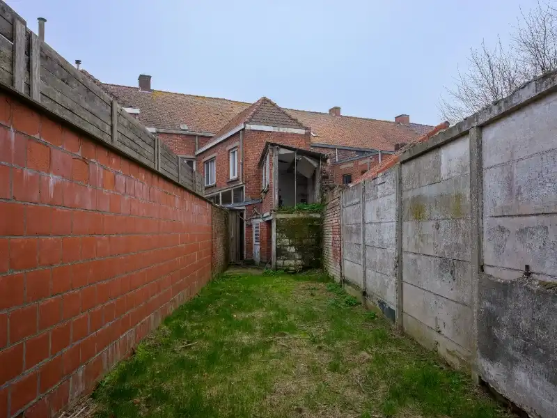 Te renoveren pand met garage en uitweg achteraan vlak bij het station van Ingelmunster foto 13