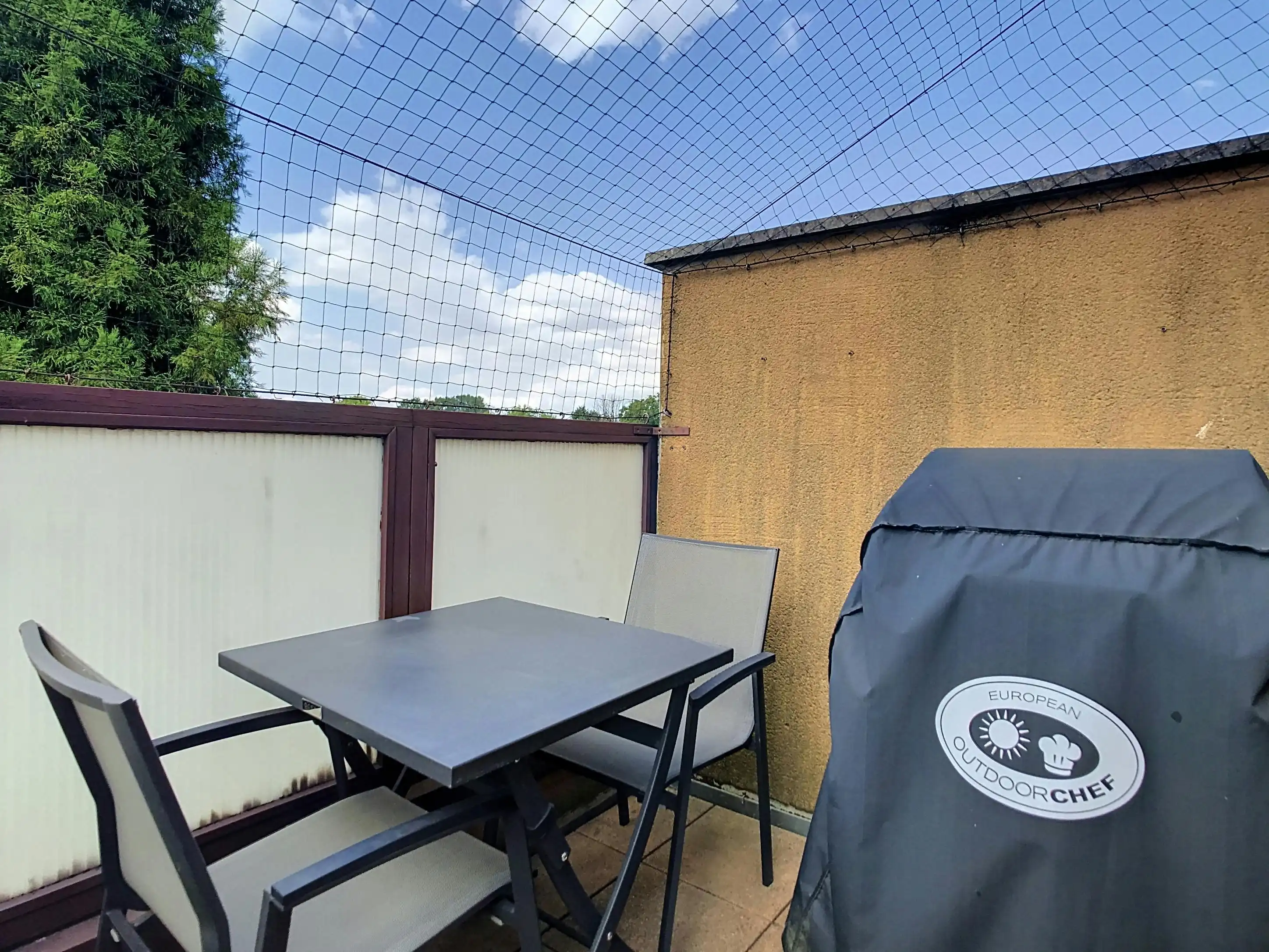 Duplex met terras en autostaanplaats te koop in Burcht foto 20