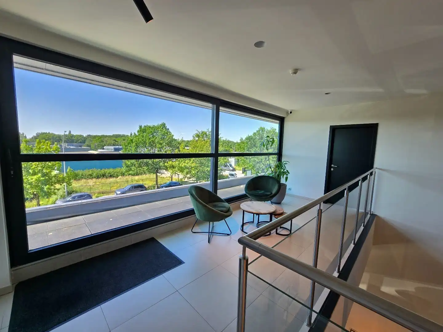 Terbeschikkingstelling van infrastructuur in vernieuwde kantoren met parking, 160m², Genk-Noord foto 34