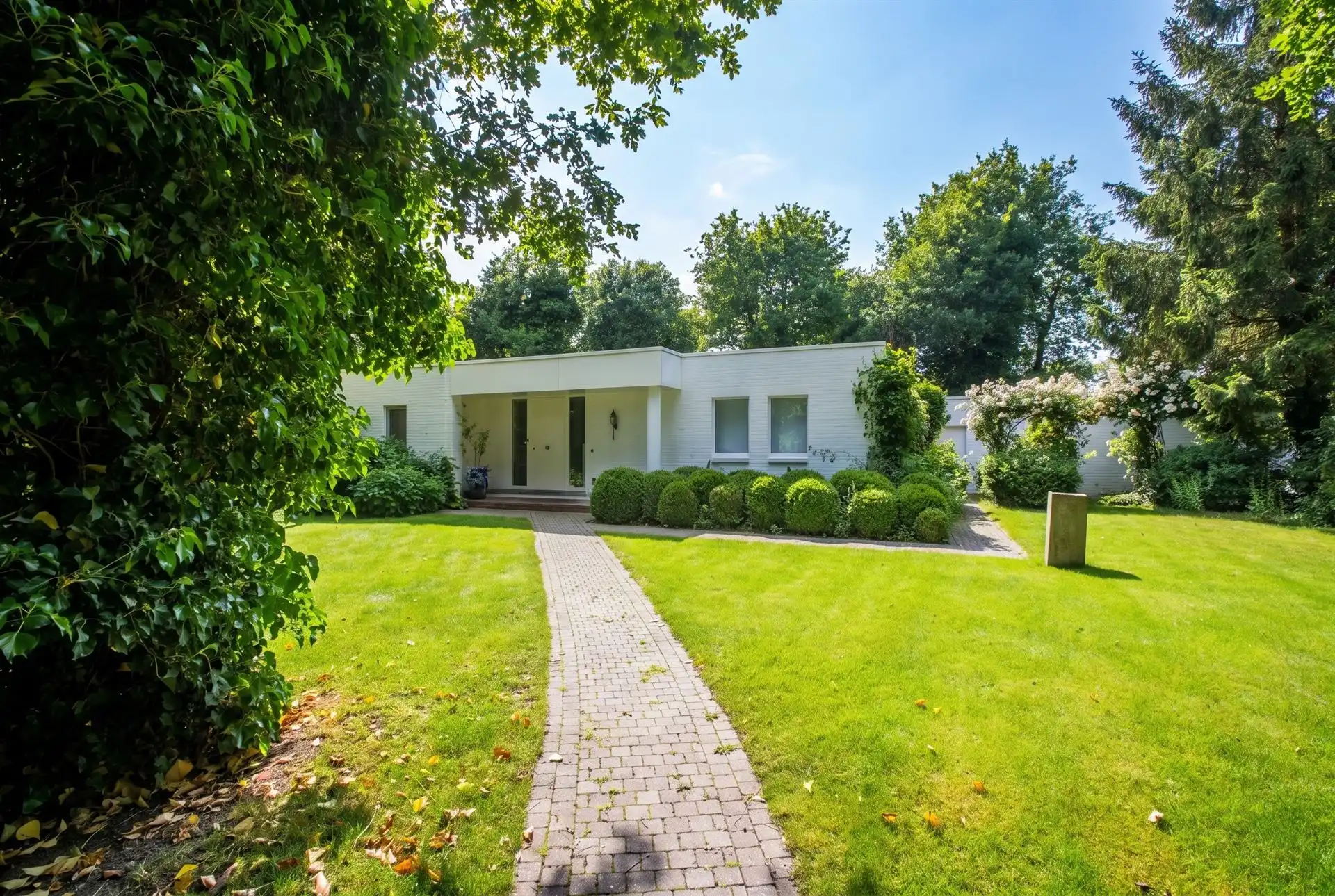 Vrijstaande villa op toplocatie aan de Zilverkust in Lanaken foto 2