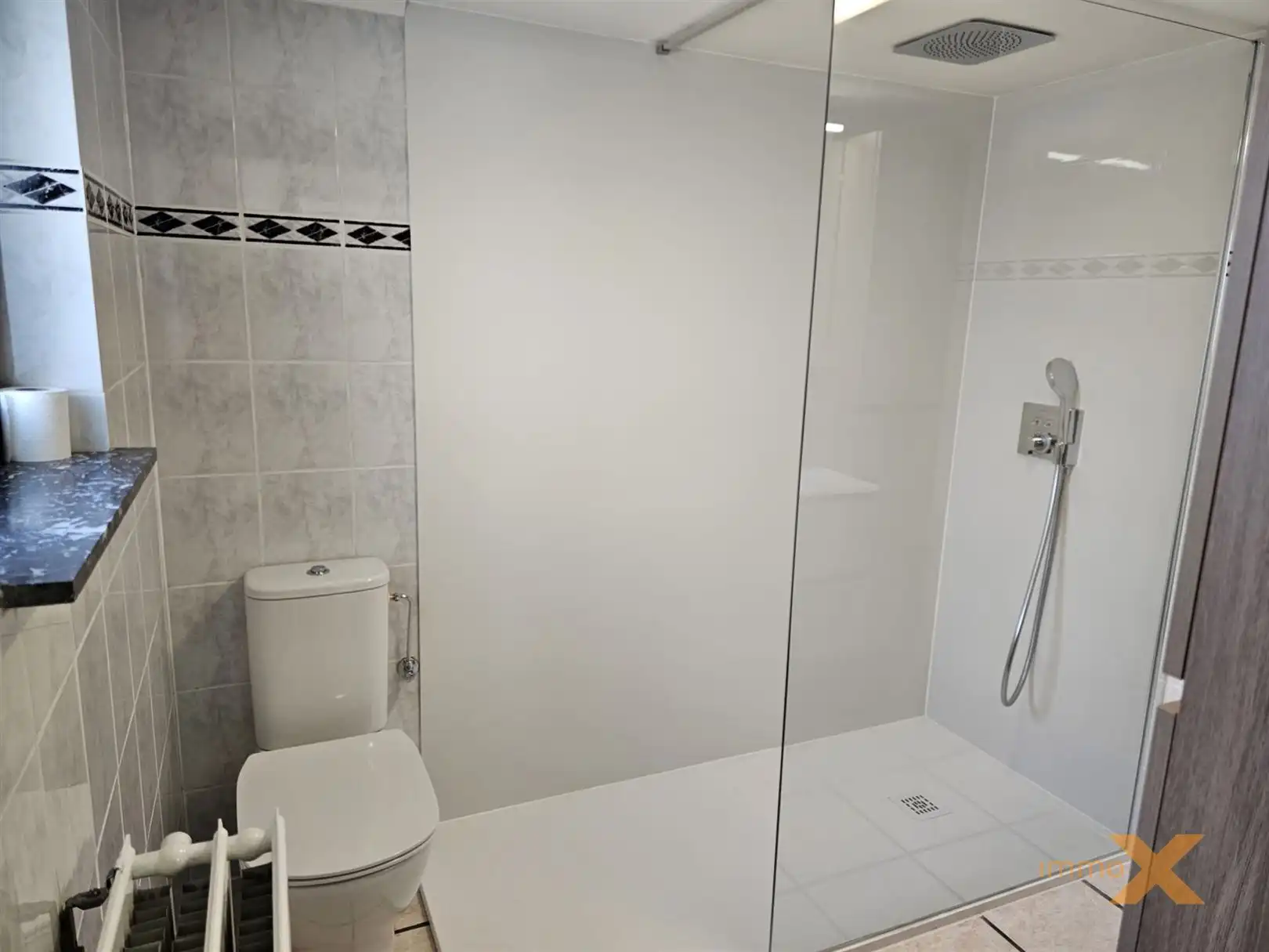GEZELLIGE DORPSWONING MET TUINTJE foto 13